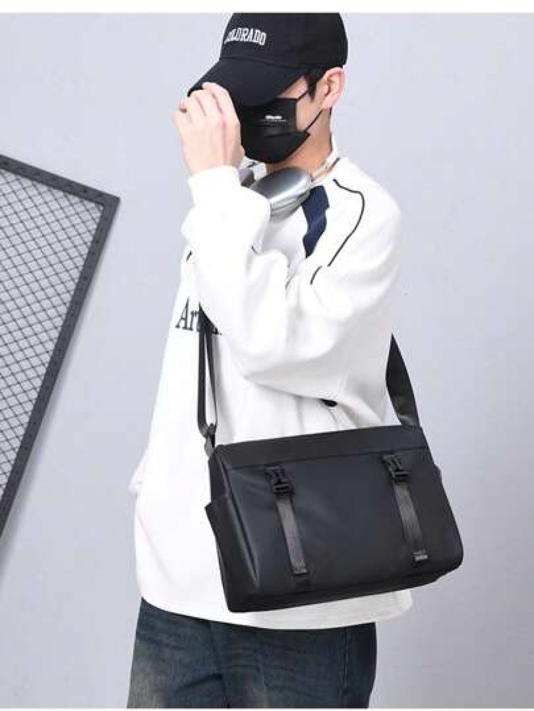 Statement Men s Tote Bag Blend Of Style And Function For Travel Enthusiasts