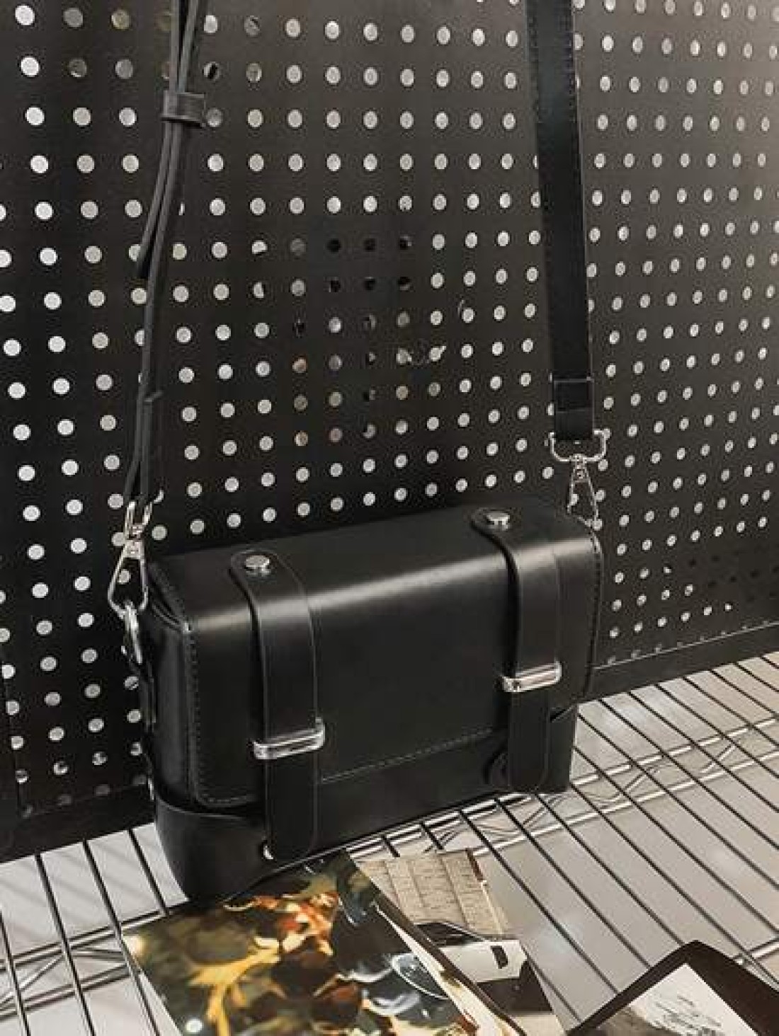 Solid Mold PU Leather Handbag With Rivet Decor Casual Men Crossbody Shoulder Bag Fashion Square Flap Design Messenger Bag Gift For Boyfriend Father Valentine Business Trip Travel