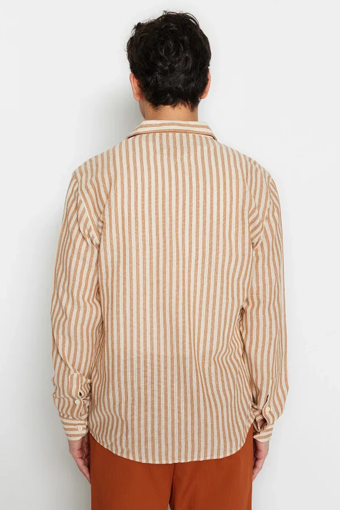 Trendyol Collection قميص ذو مظهر كتان مخطط بقصة عادية من الحجر الفاخر TMNSS23GO00062