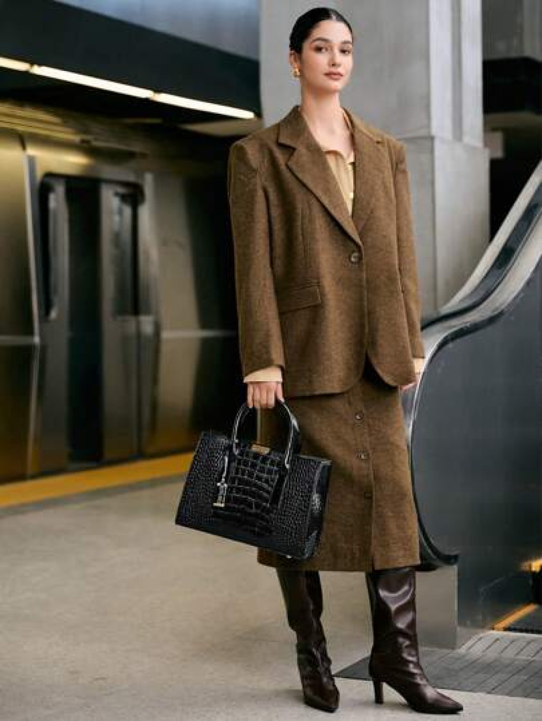 Women s Faux Crocodile Embossed Black Tote Bag Large Capacity Shoulder Bag Handbag Crossbody Bag Simple Crocodile Pattern Tote Bag Faux Leather Shoulder Bag Women s Classic Handbag Business Casual Wom