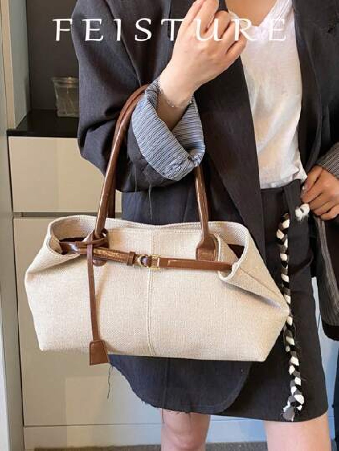 FEISTURE 1 Piece Summer Straw Woven Handbag Beach Bag By The Sea Large Capacity Belt Buckle Design Tote Bag Magnetic Buckle Closed Suitable For Girls Ladies College Students Newcomers And White Collar
