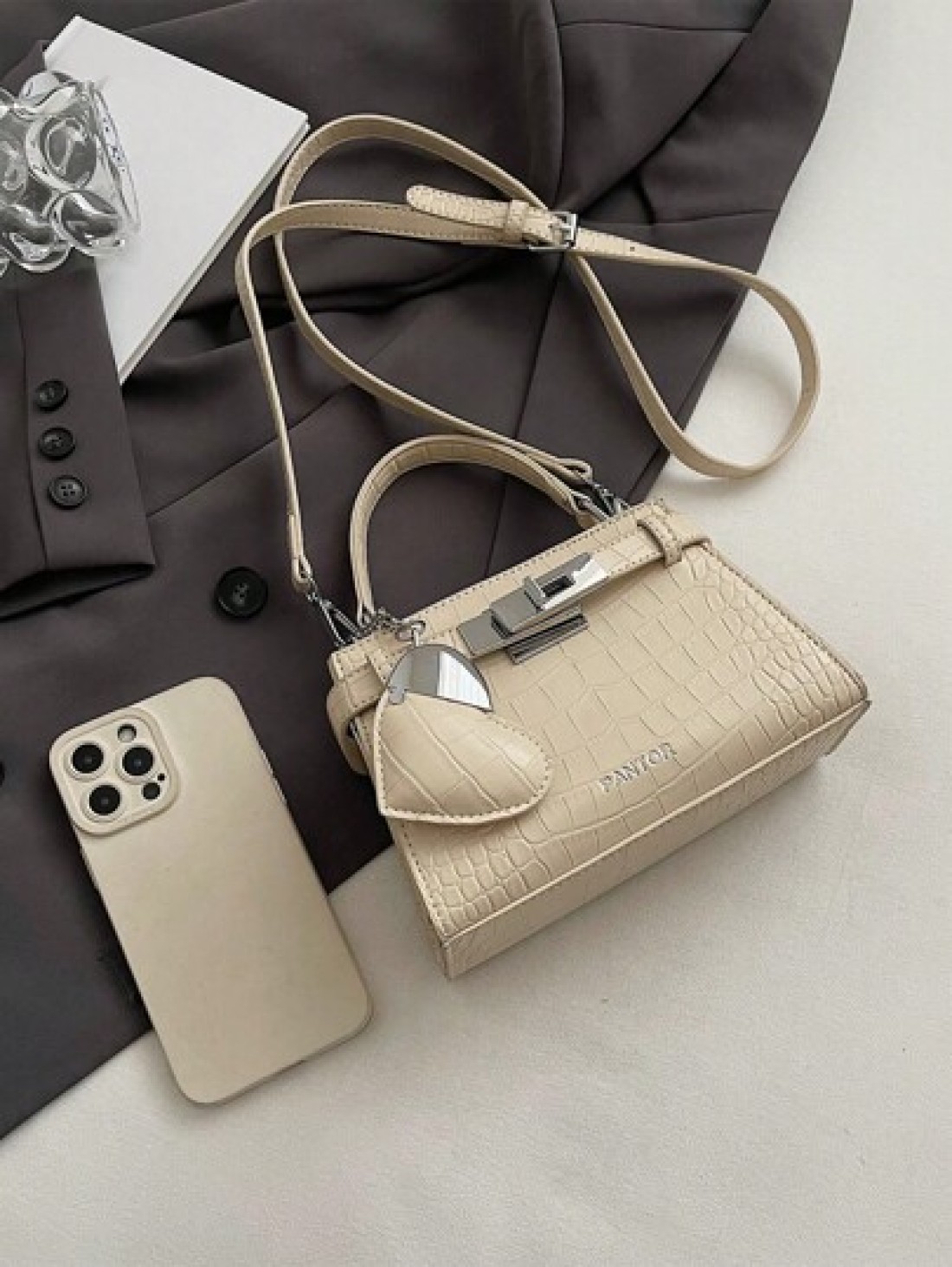 High End Crocodile Pattern Ladies Handbag High End Simple Letter Decoration Adjustable Shoulder Strap Messenger Bag Fashionable Strap Hardware Decoration Shoulder Commuter Bag Magnetic Buckle Opening