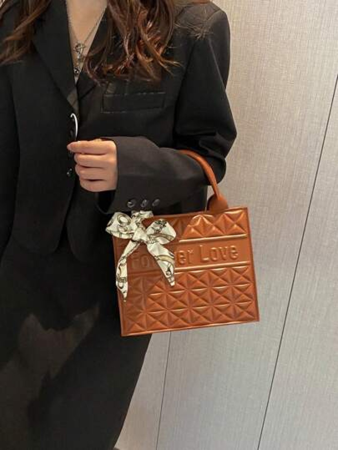 1pc 2pcs Set Fashionable Quilted Square Tote Bag With Letter Pattern And Skinny Scarf Decor Large Capacity PU Shoulder Bag Purse Set Professional Business Briefcase For Work Commute Casual Handbag Off