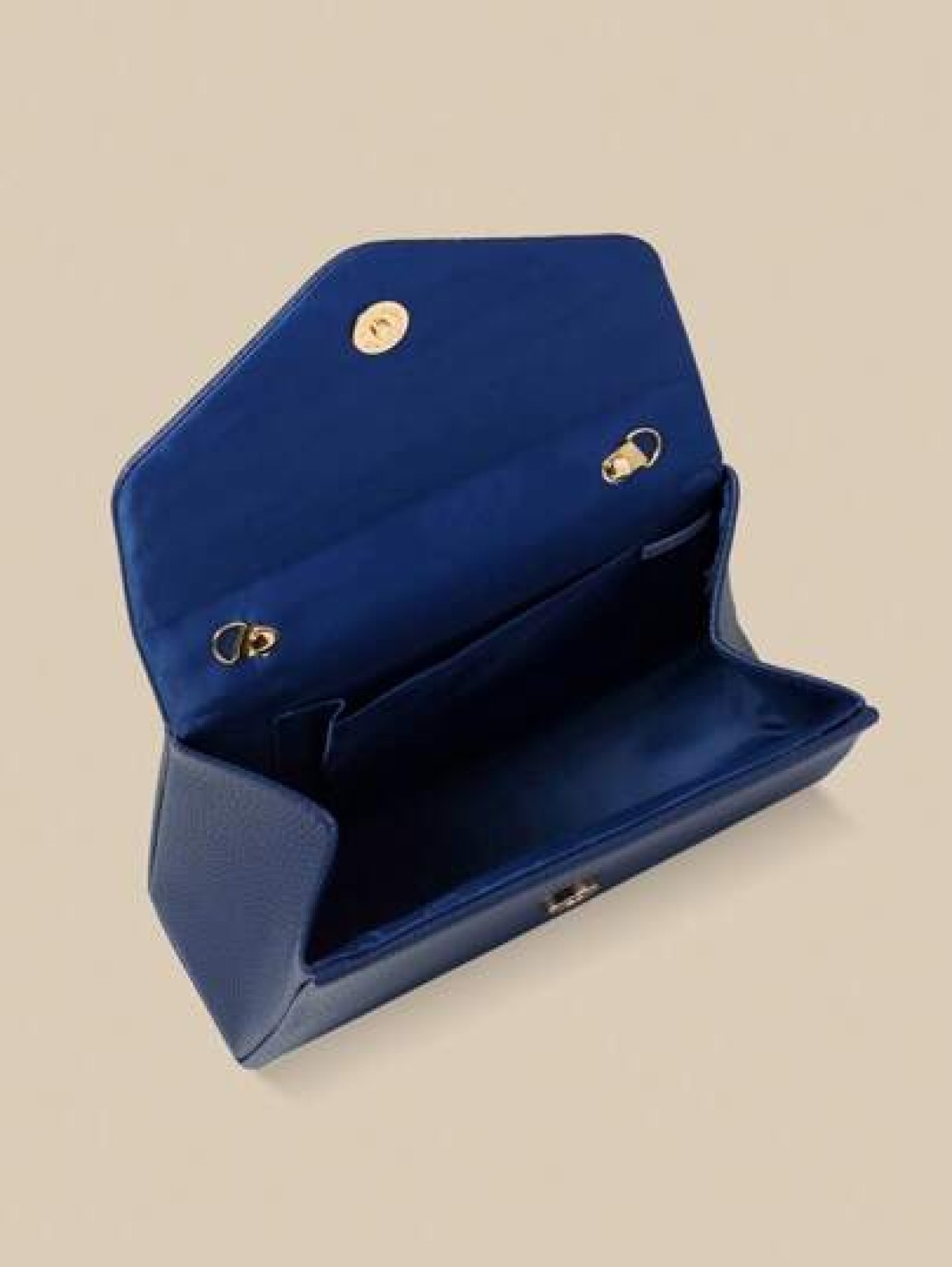 This Evening Bag Has A Certain Capacity To Hold Items Like Phone Wallet And Cosmetics The Handheld Design Is Convenient To Grip The Leather Material With A Litchi Texture And The Exquisite Metal Conne