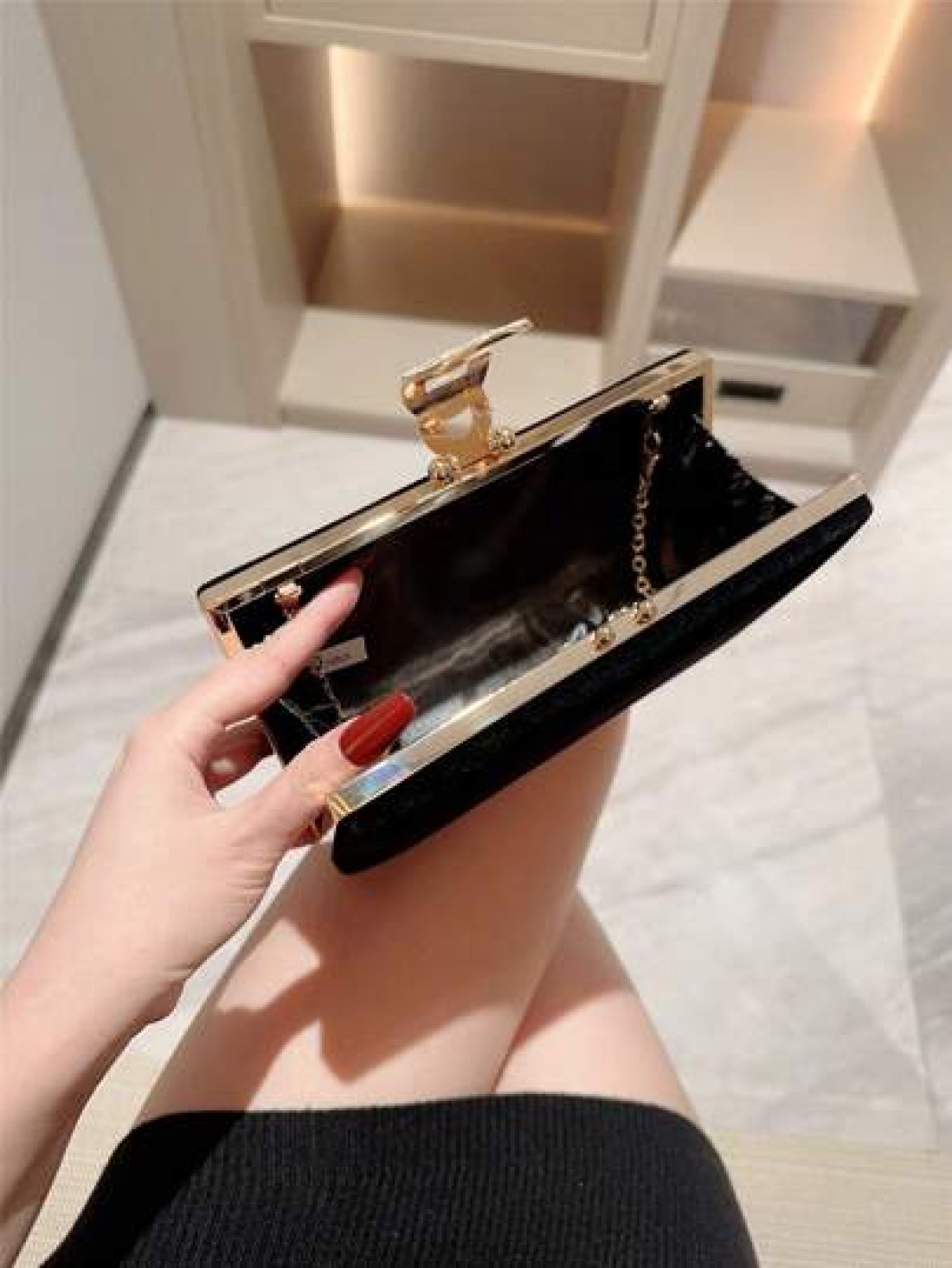 1pc Luxury Velvet Box Shaped Evening Bag Party Bag With Sparkly Crystal Button Decor Suitable For Formal Gown Prom Wedding Banquet Perfect For Party Wedding Prom Dinner Banquet Matching With Holiday P