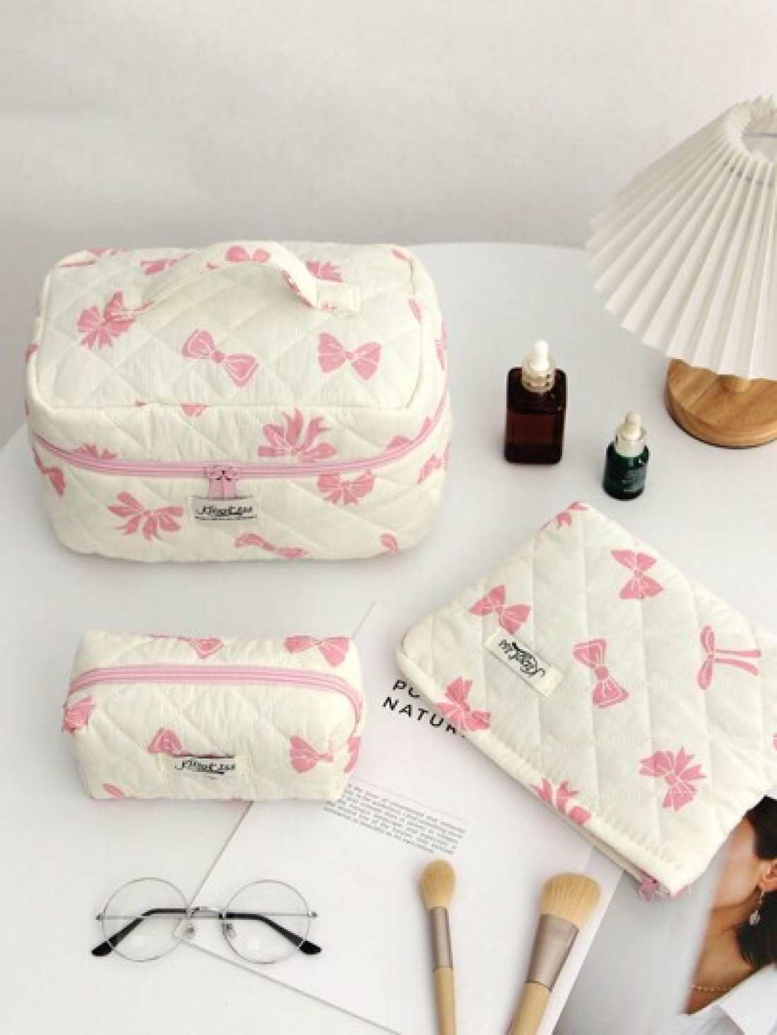 1Piece Bow Travel Toiletry Bag With Handle Quilted Fabric Large Capacity Women Handle Cosmetic Bag Cosmetic Brushes Storage Make Up Organizer Travel Skincare Makeup Pouch For For Bathroom For College