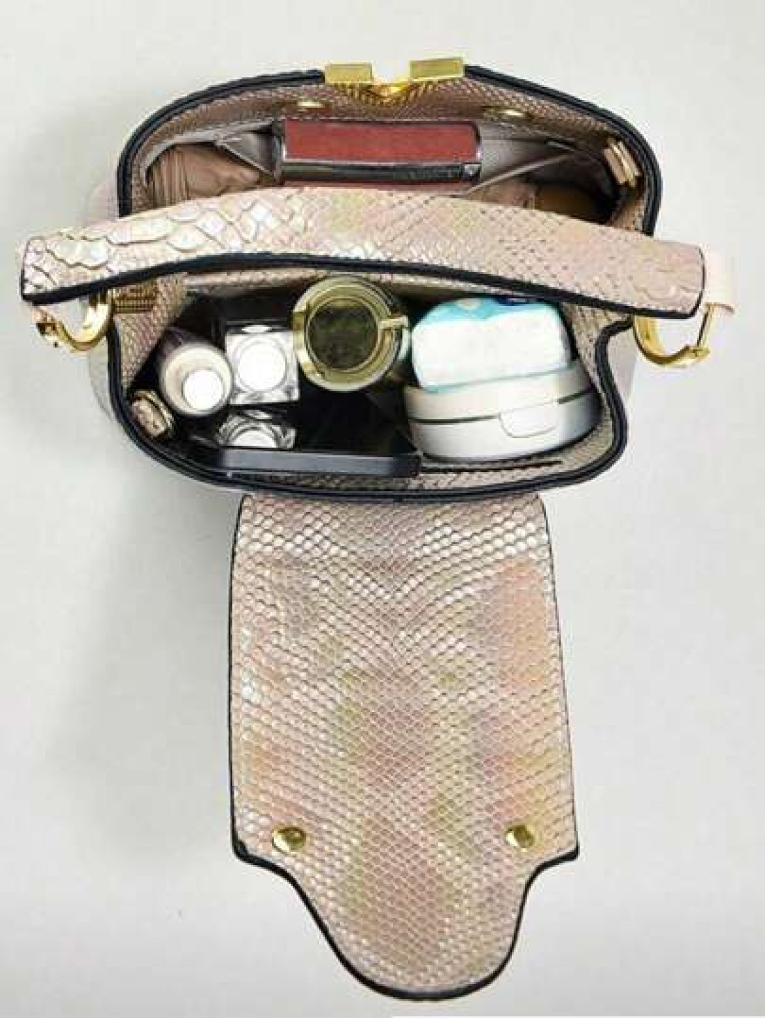 Ladies Luxury Snake Patterned Handbag Stylish Layered Design Paired With Gold Hardware Multifunctional Shoulder Bag And Crossbody Bag PU Material Elegant Daily Use Daily Shoulder Bag Snake Patterned B