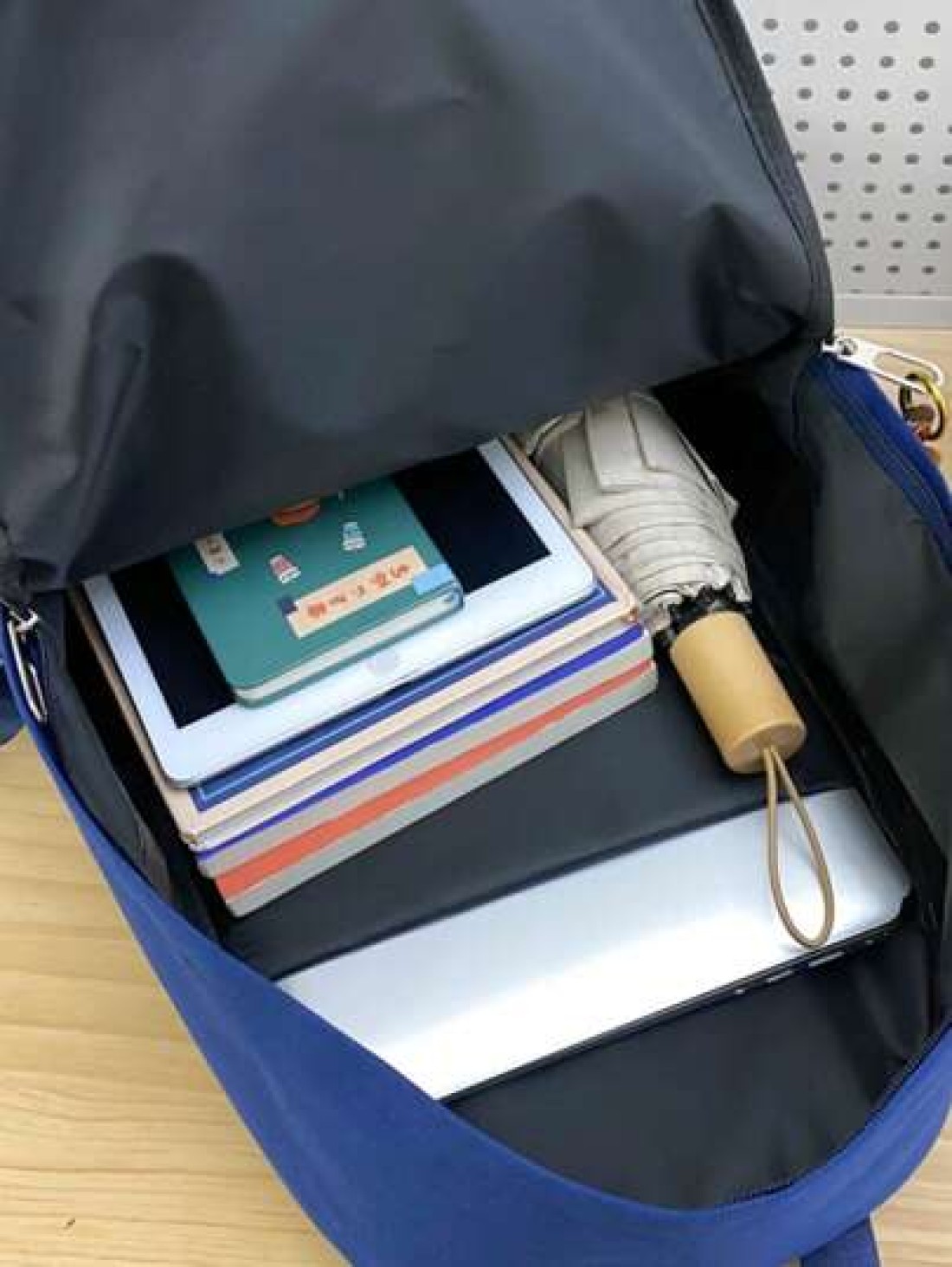 New Spring Summer Fashion Luminous Shark Graphic Backpack Large Capacity Student Bag Personality Casual Bag With USB Charging Port Fits Laptop Books Documents Clothes Suitable For School Business Trip