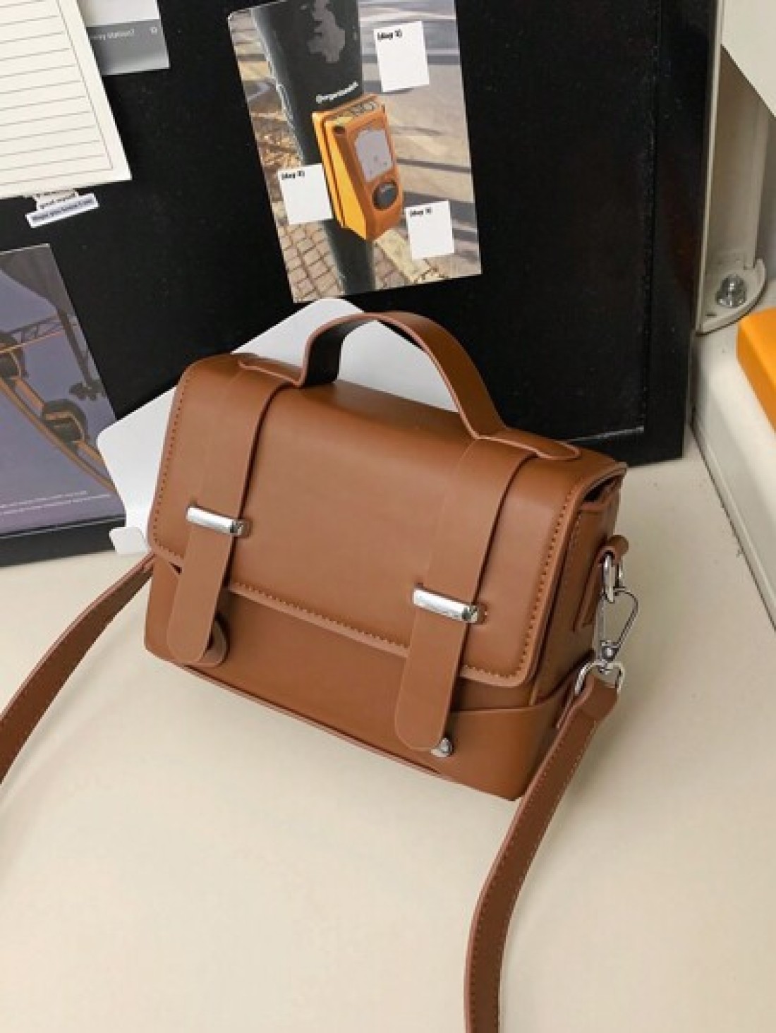 peach tree 1pc Fashionable Solid Color Adjustable Strap Flap Closure Casual Retro Daily Wear Messenger Bag Business Lightweight Waterproof PU Mini Crossbody Bag Christmas Bag Vacation Gifts Retro Bag