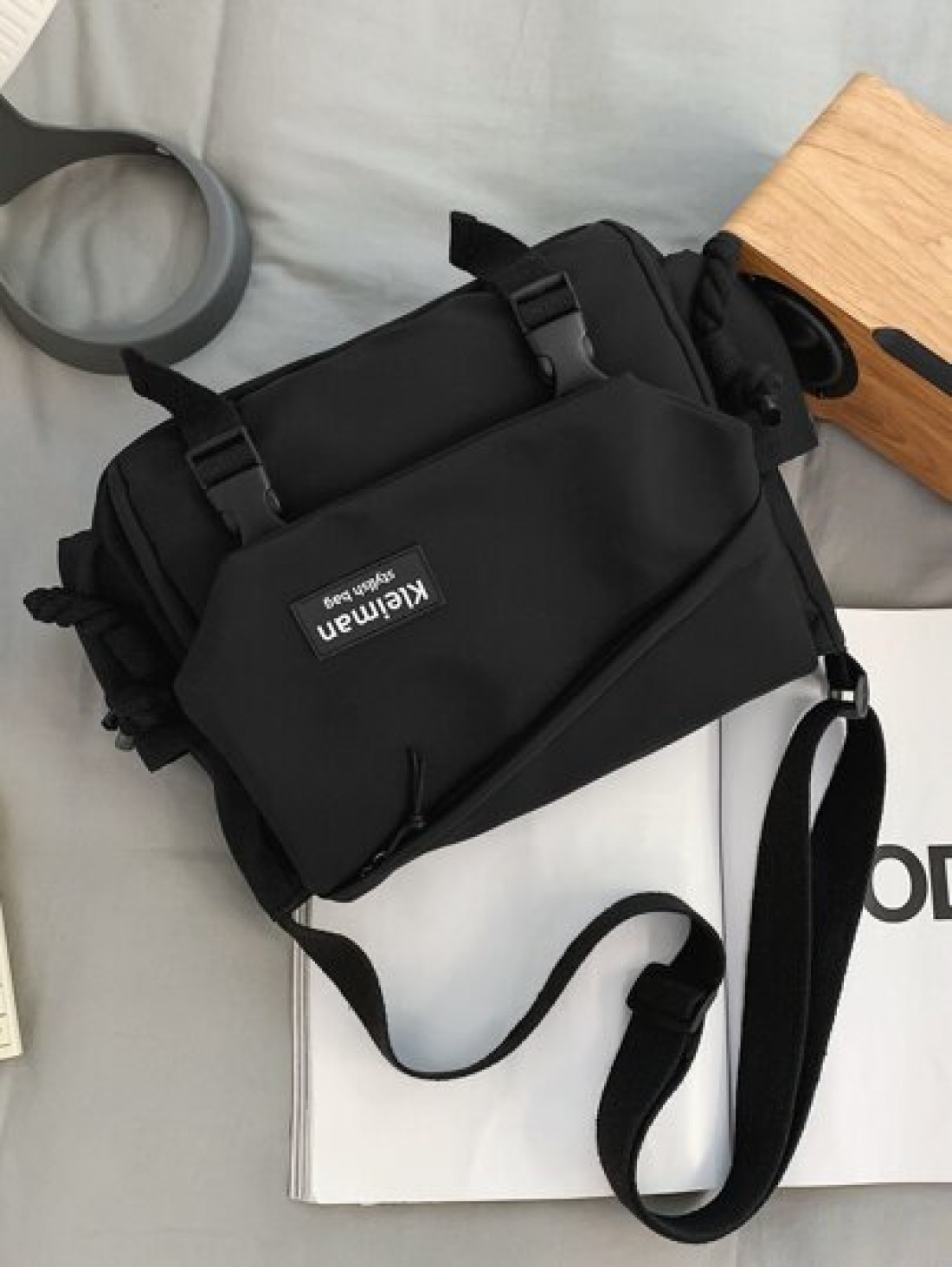 Men Patch Detail Waterproof Messenger Bag With Bag Charm Handbag Schoolbag Sling Bag Sport Bag For High School University Student For Travel College School College Bag Summer Dad Freshman For Books Mu