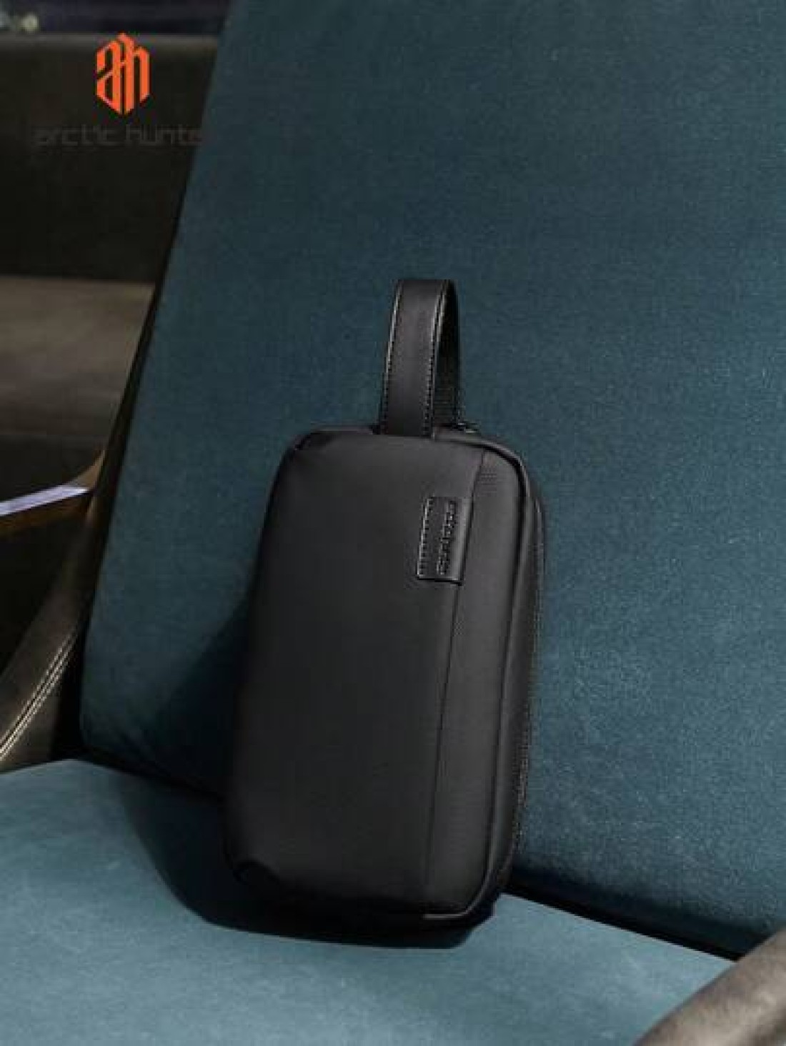 arctic hunter Men Clutch Bag Portable Washing Toiletry Bag Handbag For Sports Business And Travel Storage Bag Underarm Bag Square Bag For Business Gift For Father Wash Bag Toiletry Bag Handbag For Uni