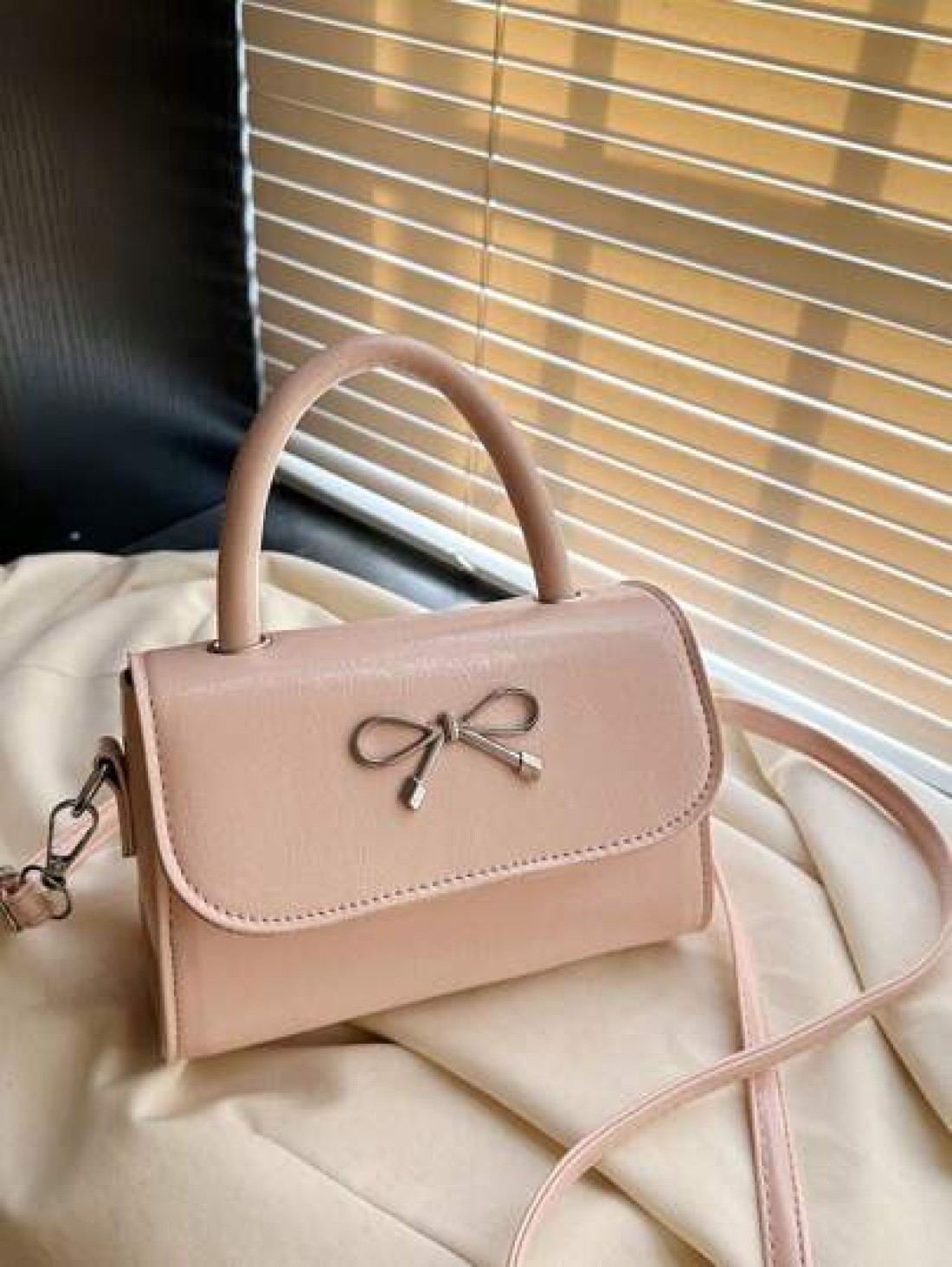 1pc Gentle And Sweet Bow Fashion Handbag Versatile Ins Shoulder Crossbody Bag Stylish And Gentle Small Square Bag With Bow Decoration Pu Material Magnetic Buckle Closure Crossbody Bag High End Solid C