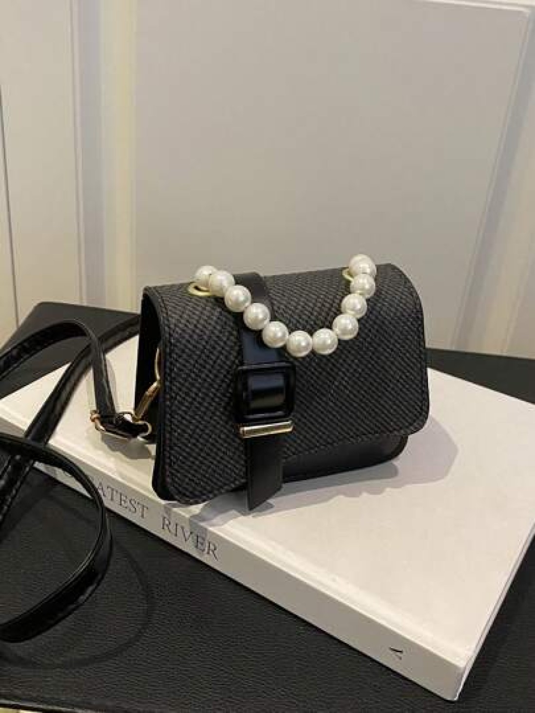 1pc Pu Fashion Splicing Pearl Chain Handbag Korean Princess Fashion Small Square Bag Flip Magnetic Buckle Closure Strap Decoration Niche Design Suitable For Daily Use When Shopping Sweet And Literary