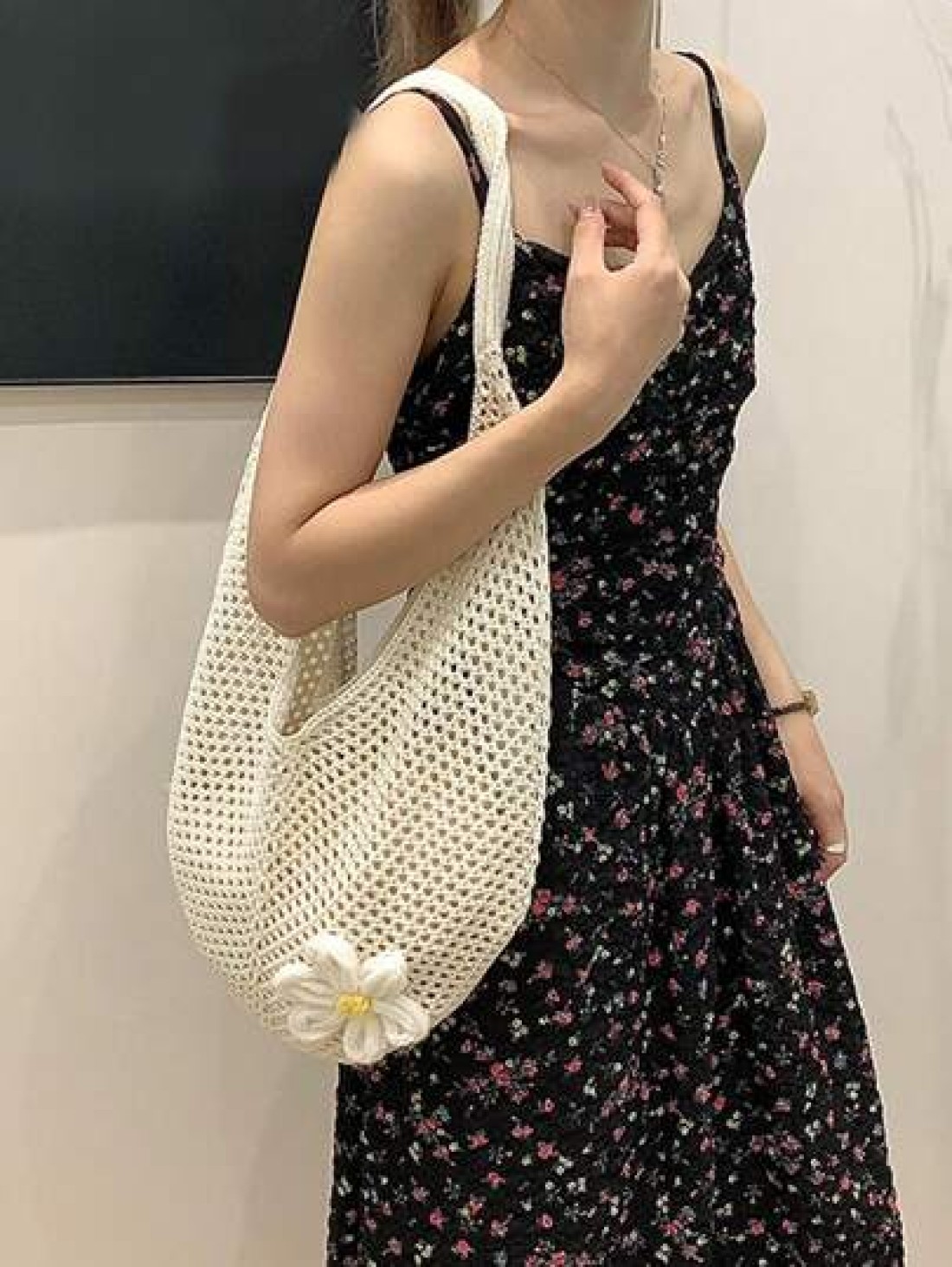Yogodlns Hollow Out Weave Bag Bohemian Style Beach Handbag Hollow Tote Bag Large Capacity Slouchy Style Beach Bag Shopping Women Casual Beach Bag Large Capacity Crochet Flower Tote Bag Fashion Tote Ha