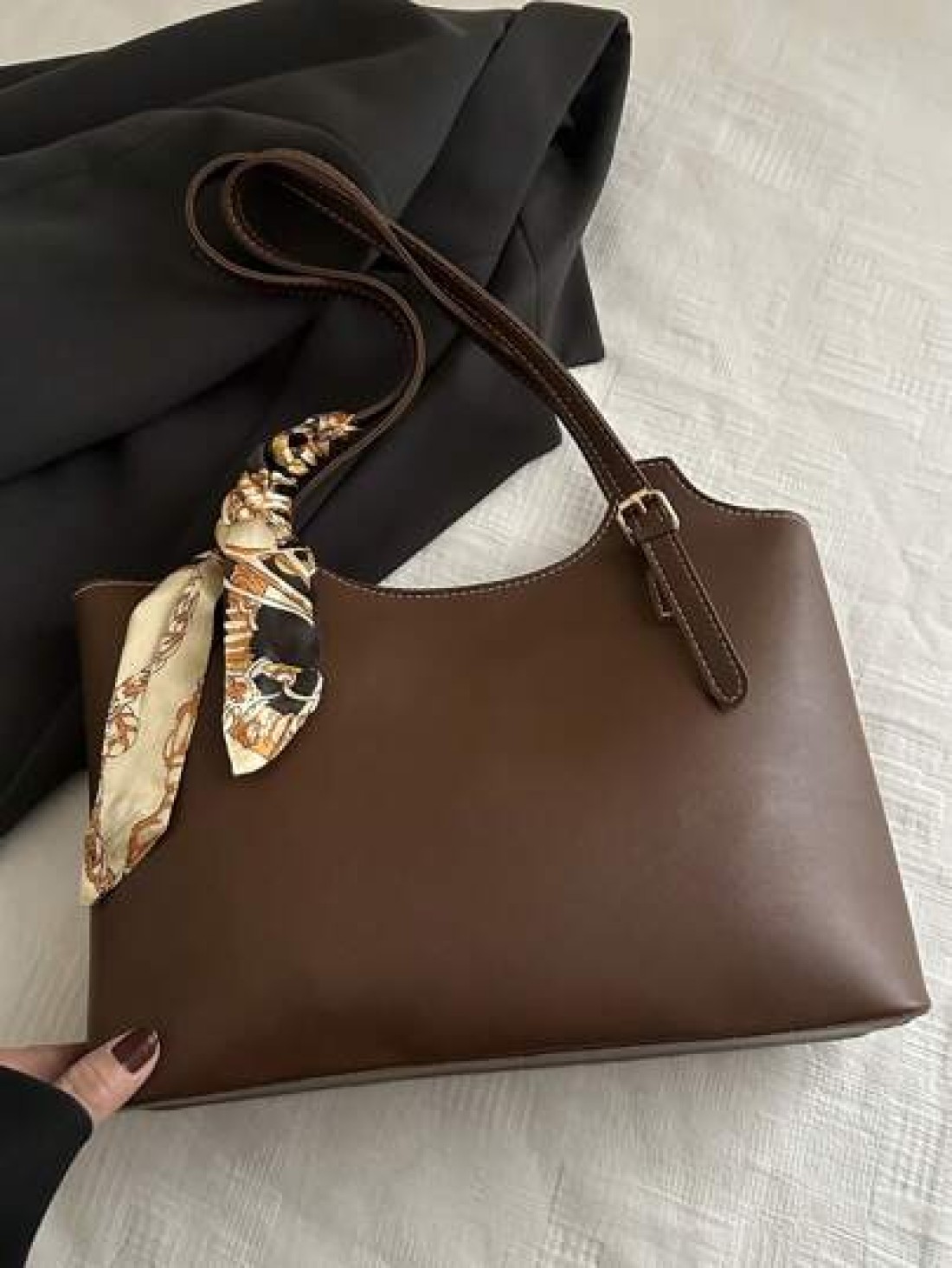 Retro Soft Leather Tote Bag For Women Large Capacity Shoulder Bag Personalized Minimalist Office Commute Handbag 2025 Spring Collection