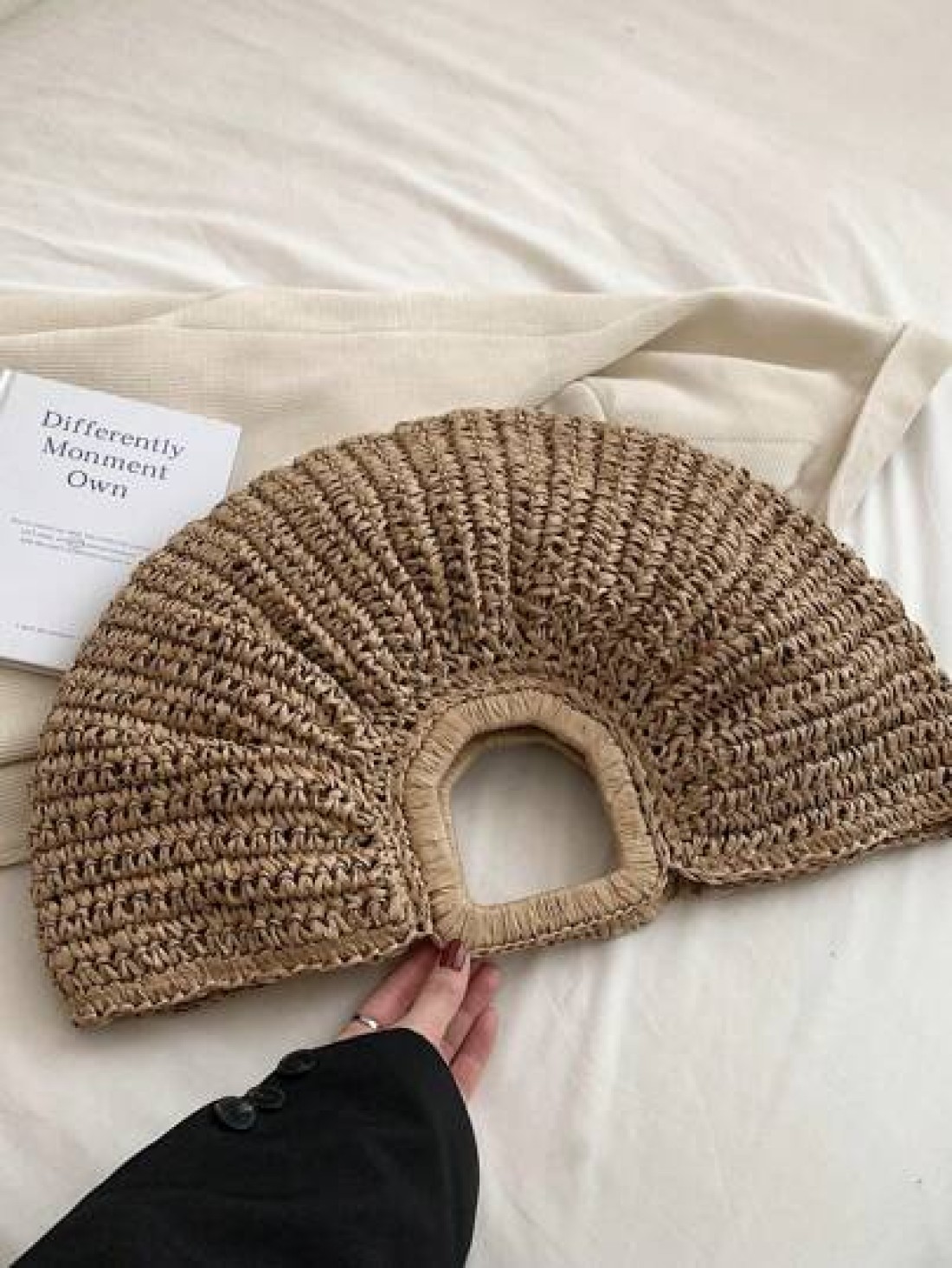 1pc Large Capacity Khaki Tote Bag Woven Straw Open Top Round Bag For Travel Vacation Beach Summer Straw Beach Bag For Women Vacation Essentials Perfectly Matching With Beach Accessories Women