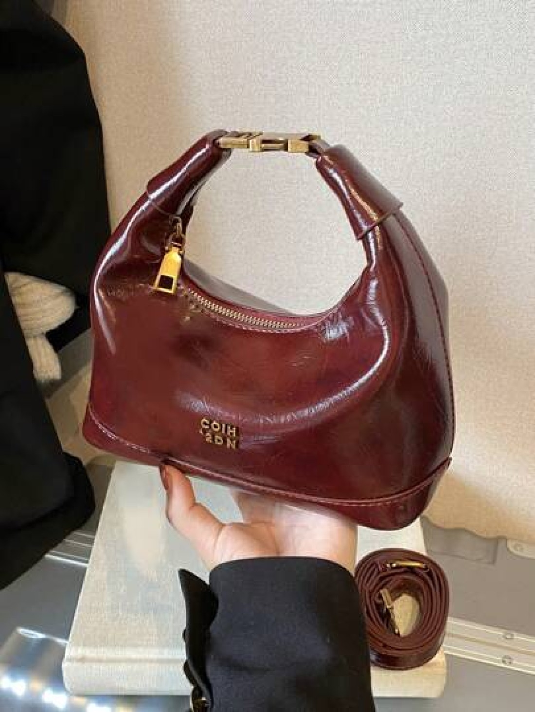 Retro Waxed Leather Burgundy Red Handbag Niche Design And Good Looking Crossbody Bag High End Texture Classic And Elegant Shoulder Bag Versatile For Daily Use Suitable For Daily Matching Photo Shoots