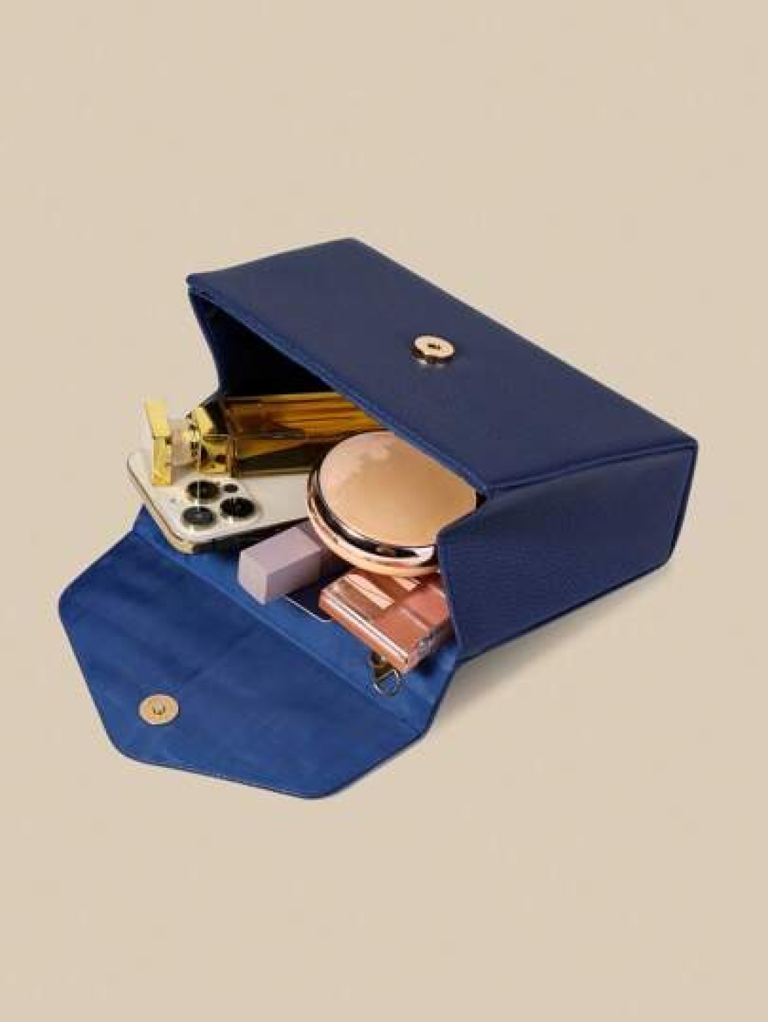 This Evening Bag Has A Certain Capacity To Hold Items Like Phone Wallet And Cosmetics The Handheld Design Is Convenient To Grip The Leather Material With A Litchi Texture And The Exquisite Metal Conne