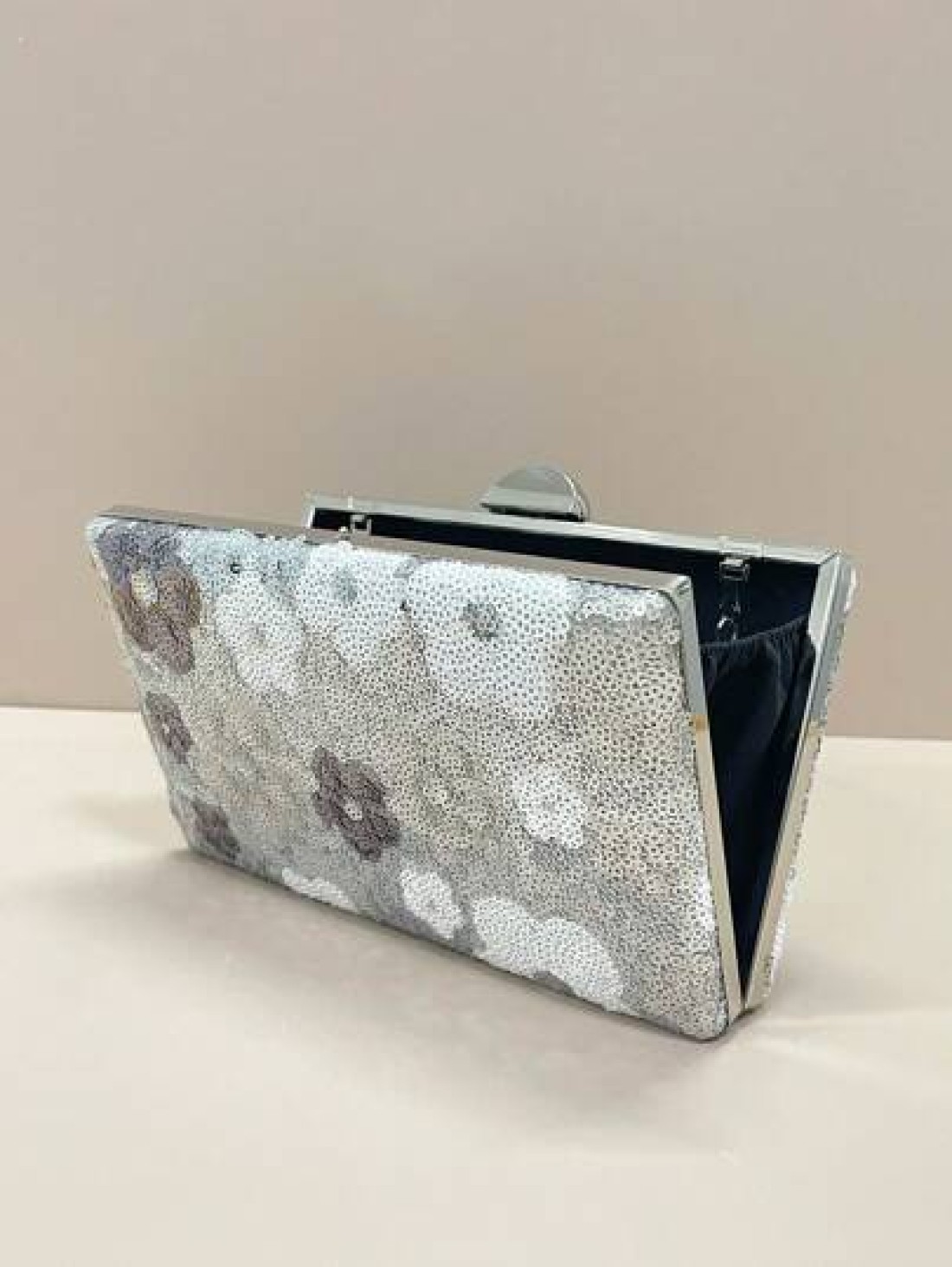 Flower Sequin Crossbody Stylish Silver Purse For Women Elegant Random Floral Embroidered Evening Silver Clutch Bag Prom Accessories Bridesmaid Gifts Fashion Retro Chain Evening Bag Mini Box Bag For Pa