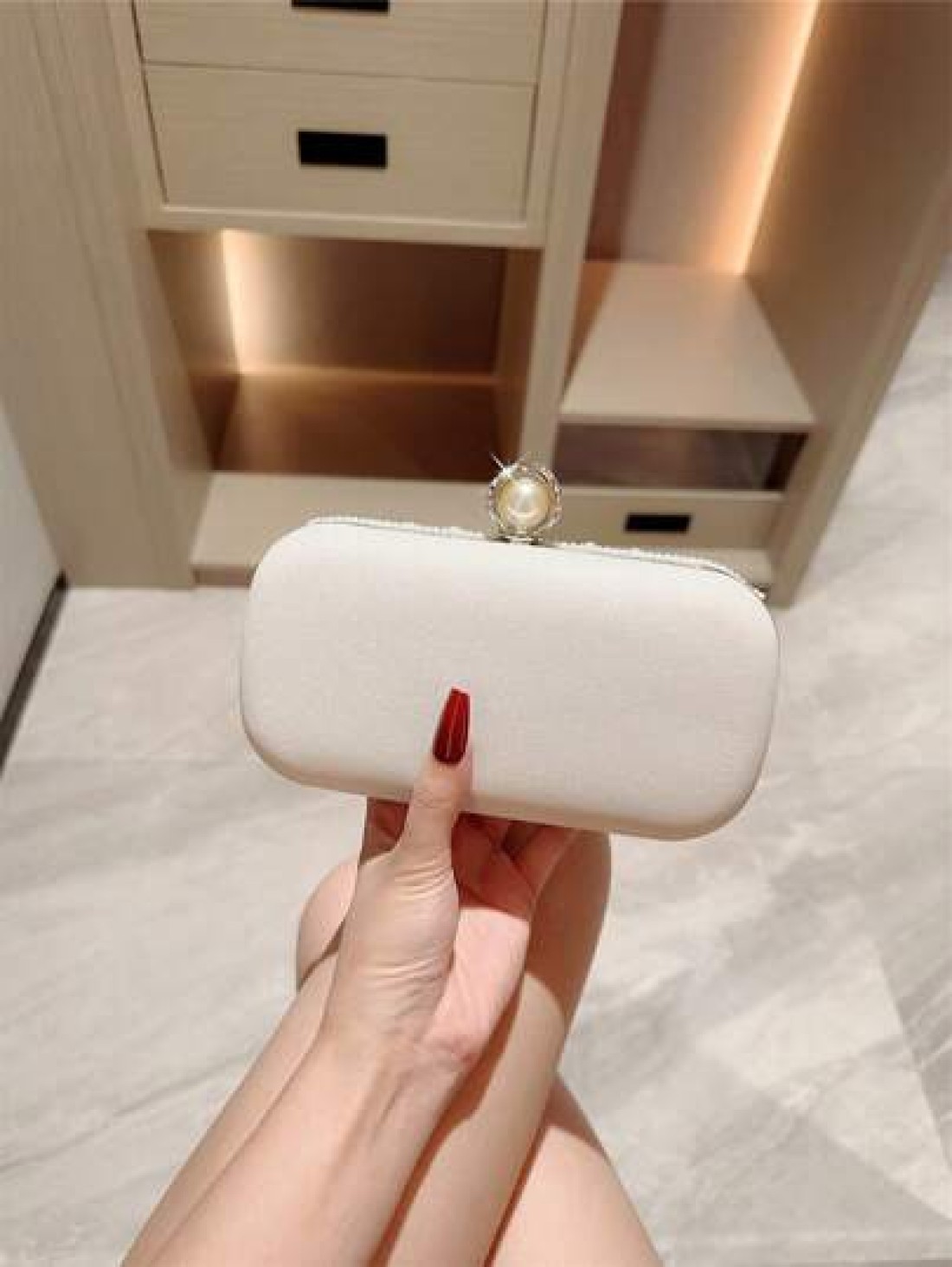 1pc Elegant Faux Pearl Box Shape Evening Clutch Bag White Romantic Wedding Party Purse Luxury Rhinestone Decor Evening Gown Bag Formal Party Crossbody Chain Bag Perfectly Matching With New Years Outfi