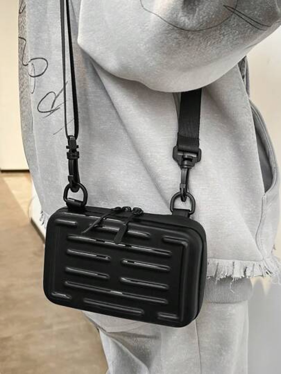 Crossbody Bag Shoulder Bag Square Bag Hard Shell Box Bag Black Bag White Bag Water Proof Summer Valentines Crossbody Sling Vacation School Carry On PU Leather Black Dad Bag Students Bag Cool Minimalis
