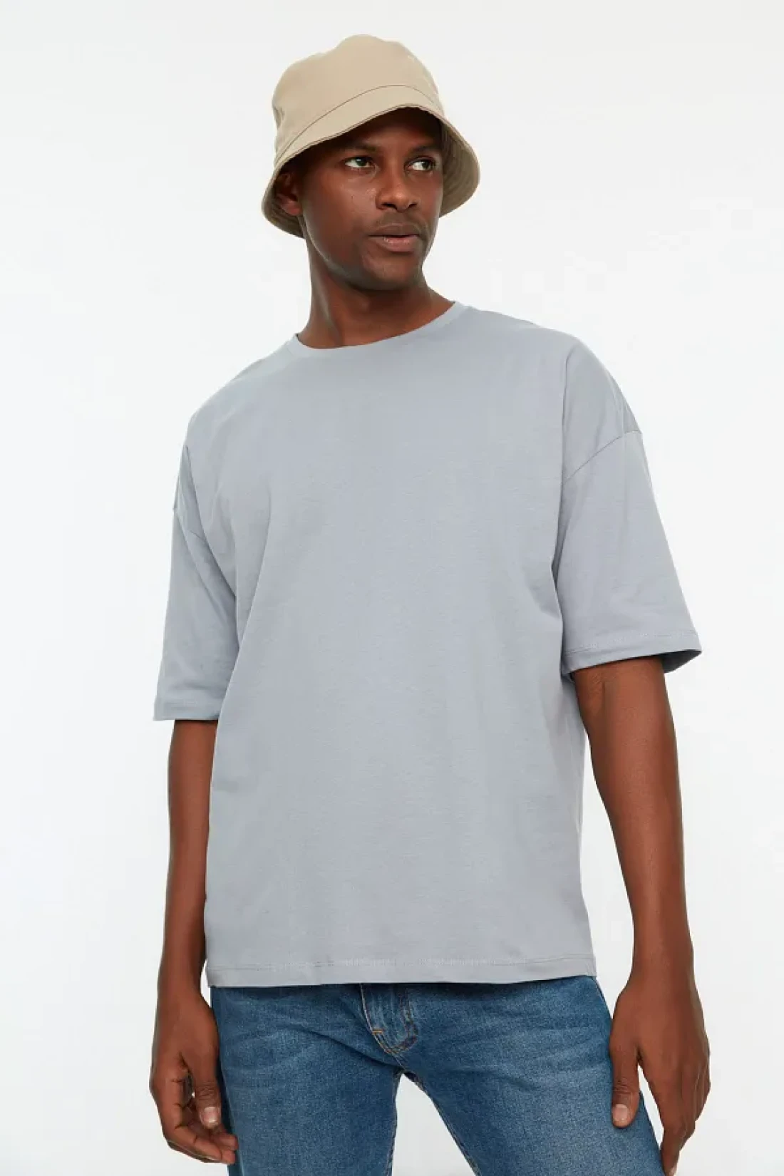 Trendyol Collection تي شيرت قطني واسع القطع مطبوع عليه زهور رمادية - TMNSS21TS1223