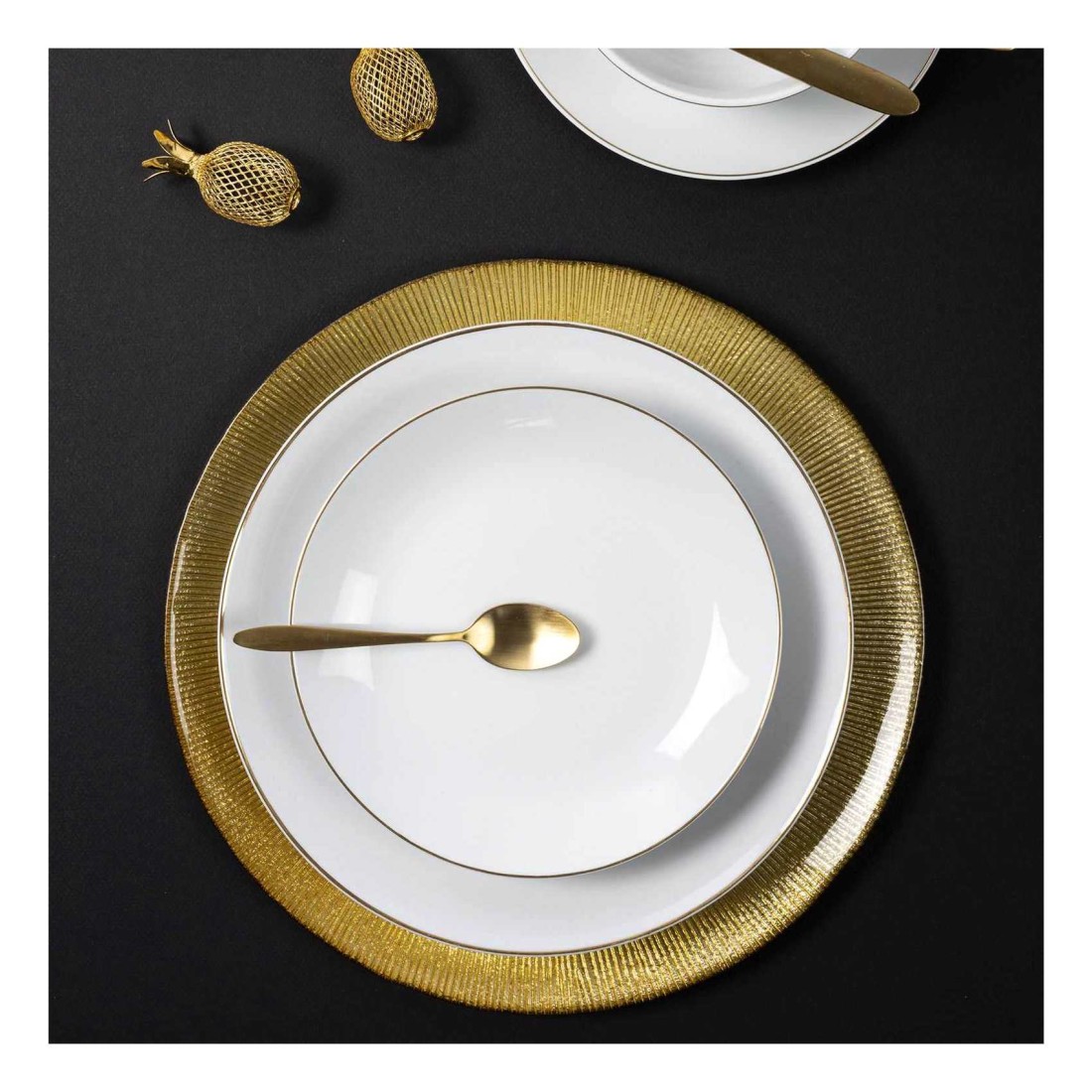 CMP M12 Golden Border Plate 26.5cm