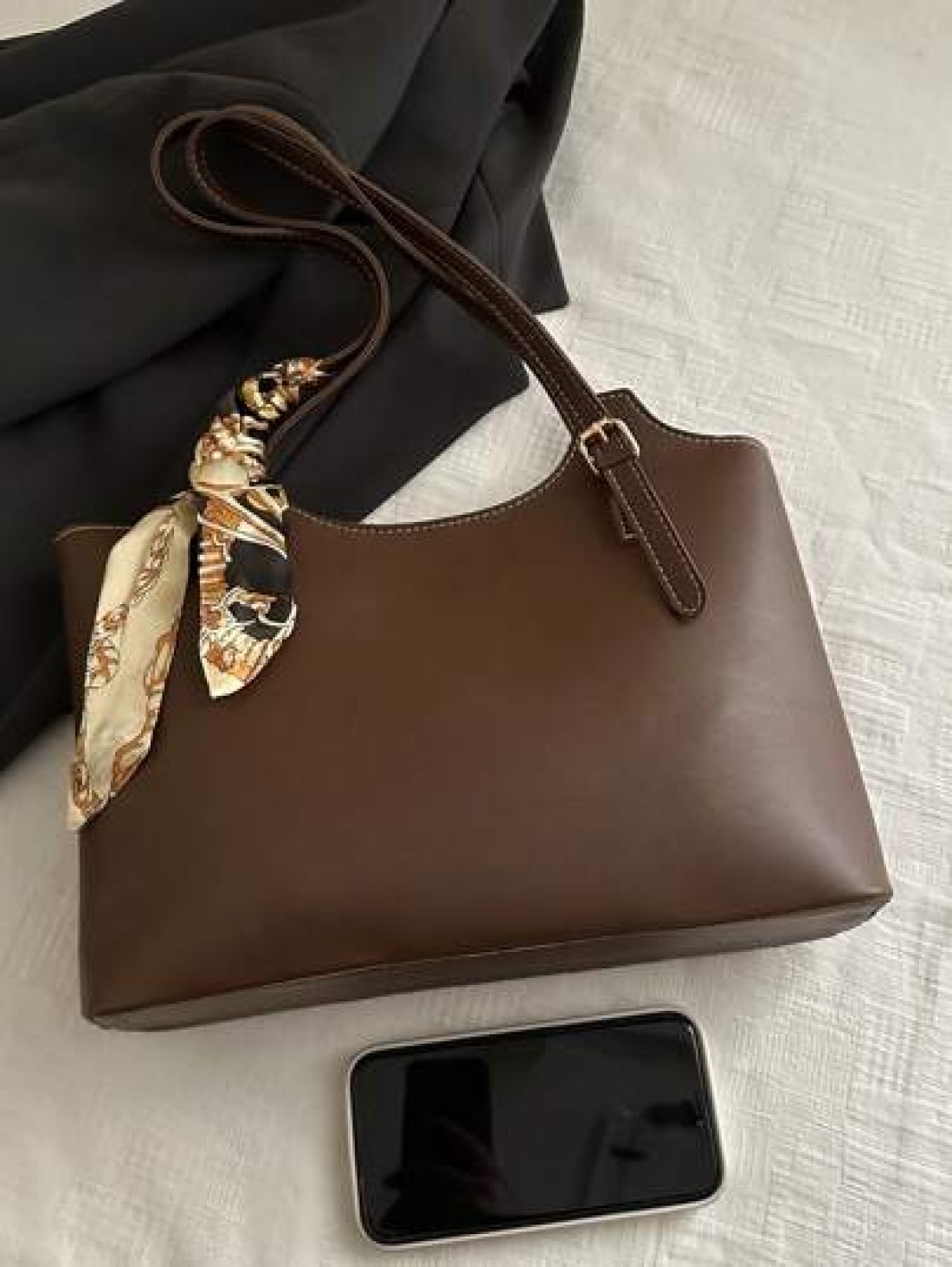 Retro Soft Leather Tote Bag For Women Large Capacity Shoulder Bag Personalized Minimalist Office Commute Handbag 2025 Spring Collection