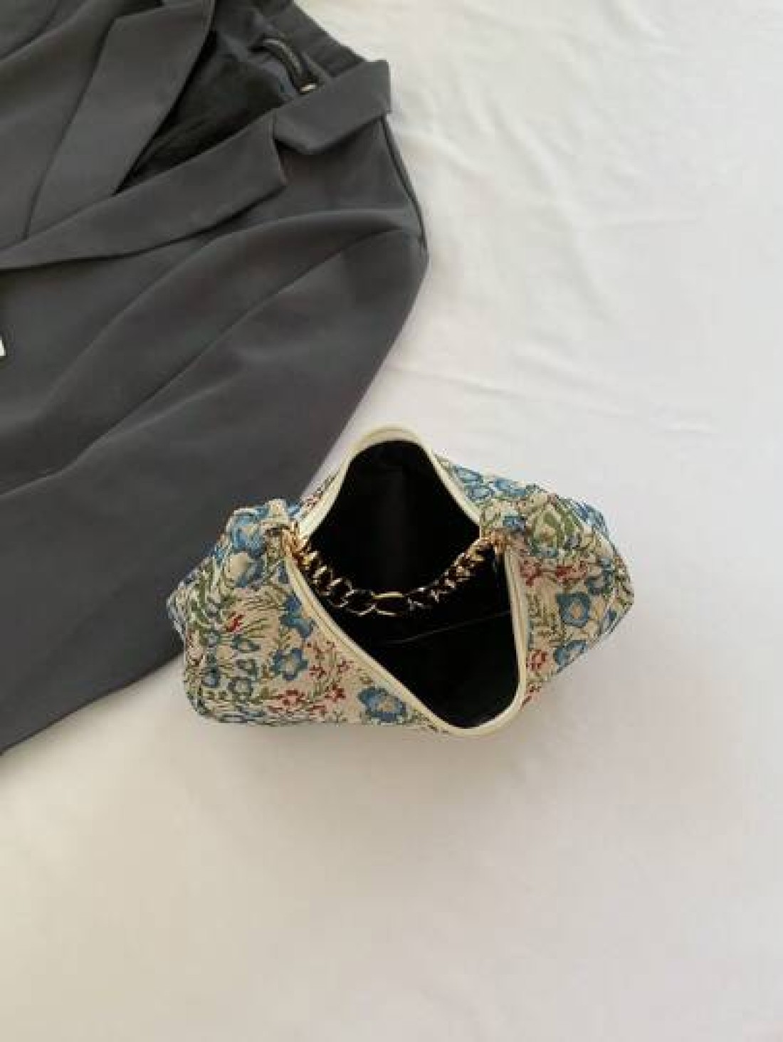 Fashion Metal Chain Handbag With Flower Design Floral Printed Canvas Shoulder Bag Tready Crescent Moon Bag For Women Exquisite Floral Bag For Women