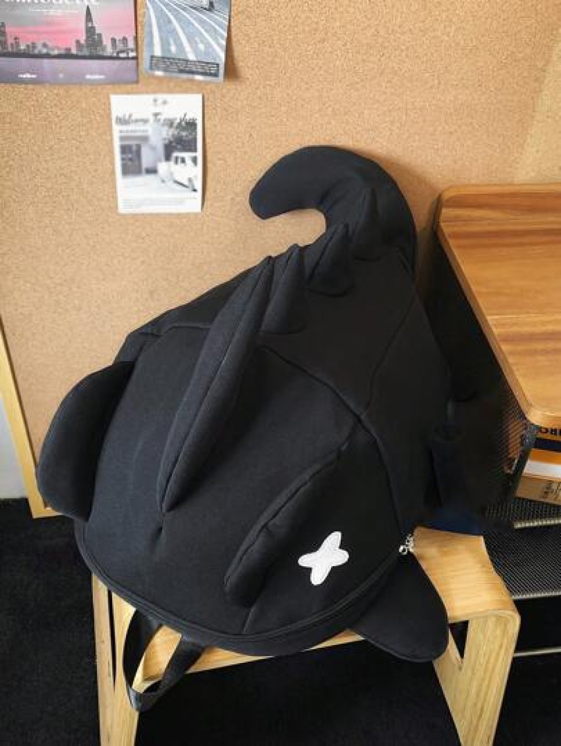 peach tree Large Capacity Unisex Shark Shaped Backpack Fashion Casual Couple Backpack Suitable For High School And College Students Travel Sports Multi Function Lightweight Backpack With Multiple Pock