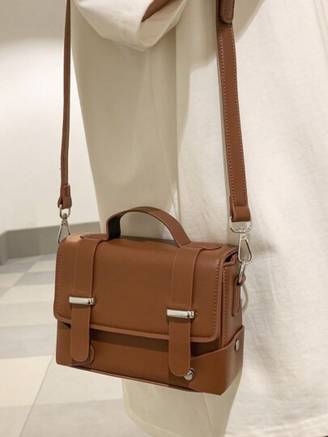 peach tree 1pc Fashionable Solid Color Adjustable Strap Flap Closure Casual Retro Daily Wear Messenger Bag Business Lightweight Waterproof PU Mini Crossbody Bag Christmas Bag Vacation Gifts Retro Bag