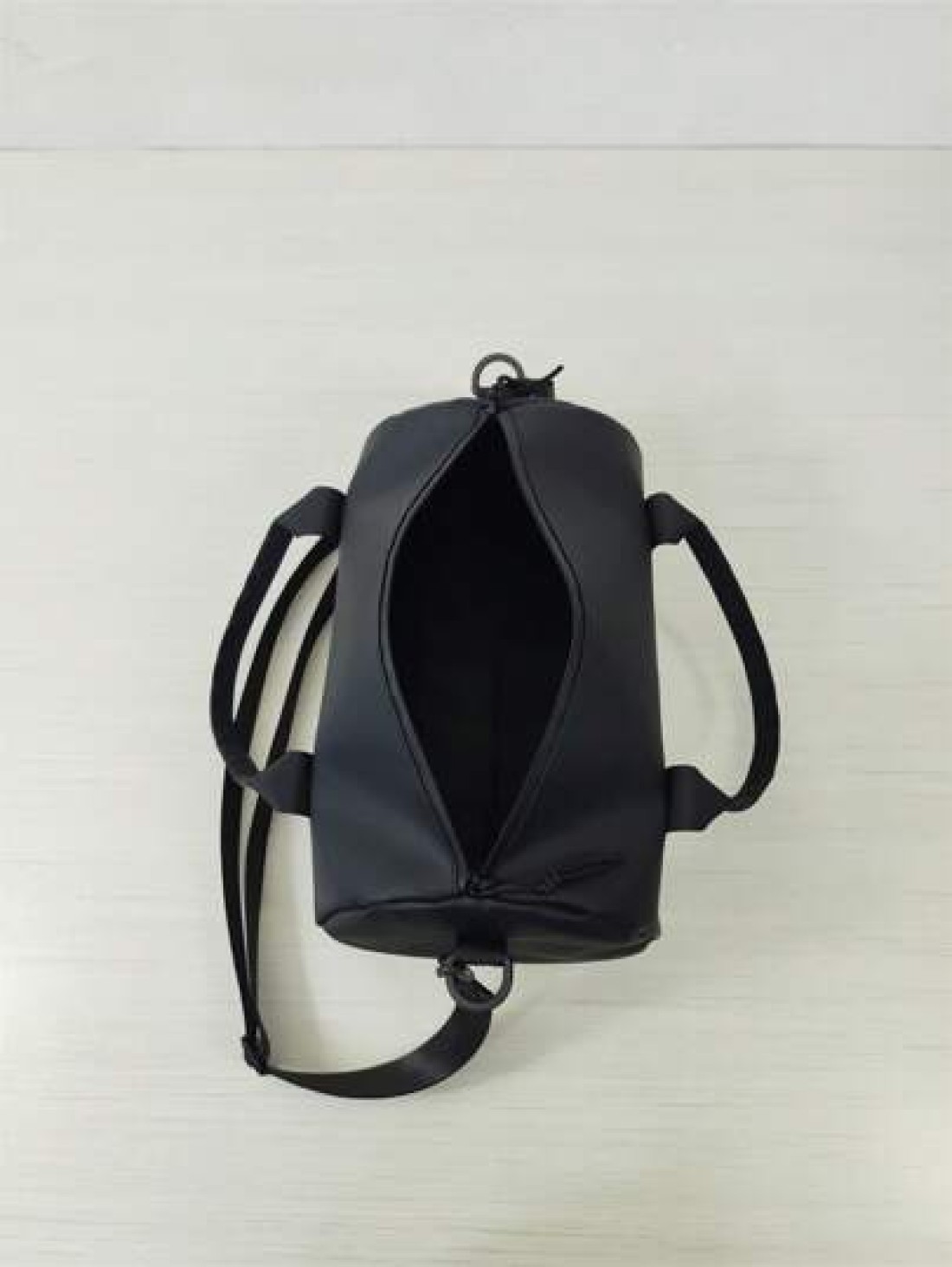Men s Casual Crossbody Bag Sports Messenger Bag Shoulder Bag Fitness Courier Bag Round Bucket Shape Black Backpack