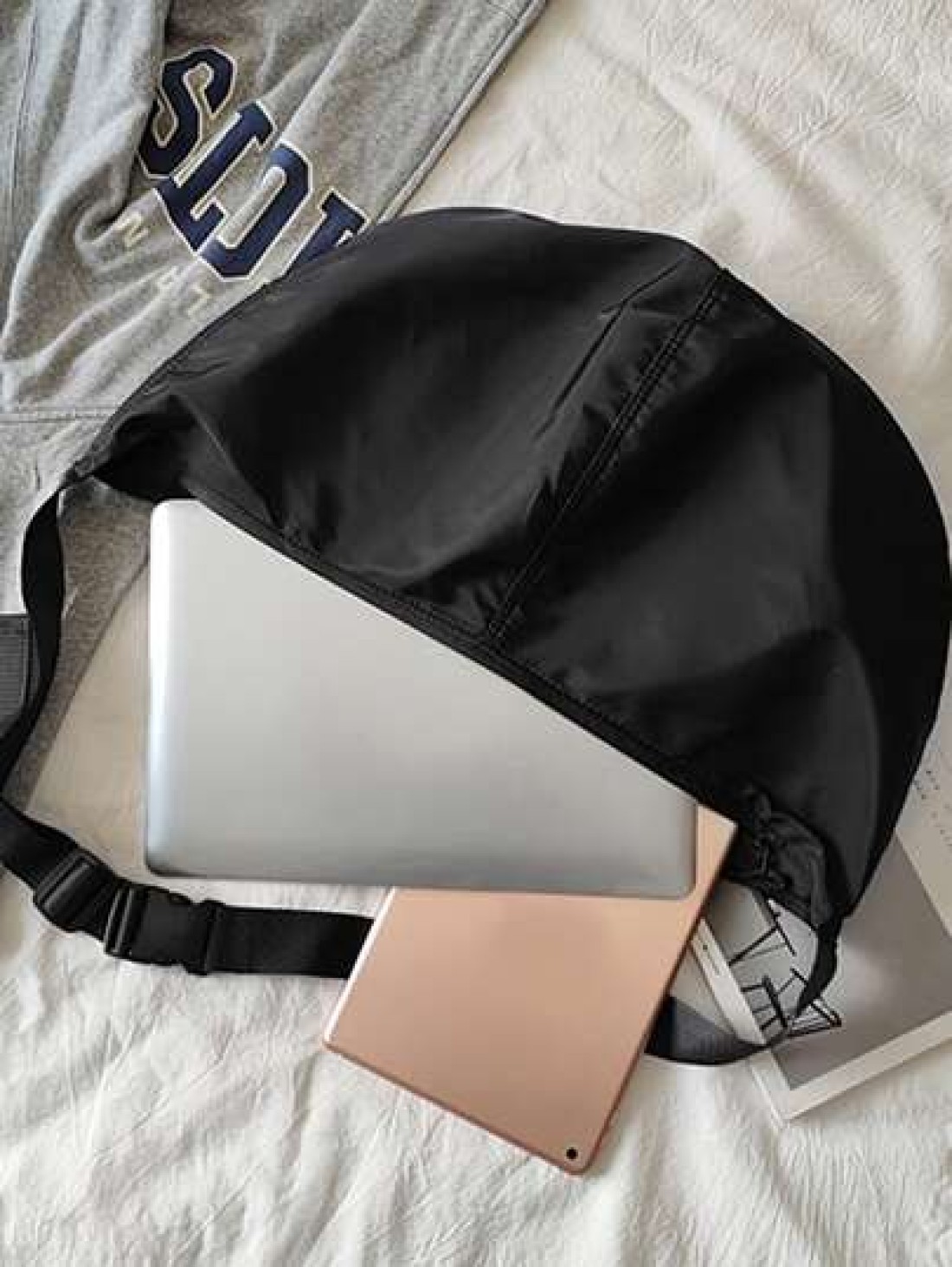 1pc Black Solid Color Nylon Cloth Water Proof Crescent Shaped Shoulder Bag With Large Capacity And Zipper Suitable For Men s Daily Commuting Traveling And School College Bag Purse Holiday Storage Bag