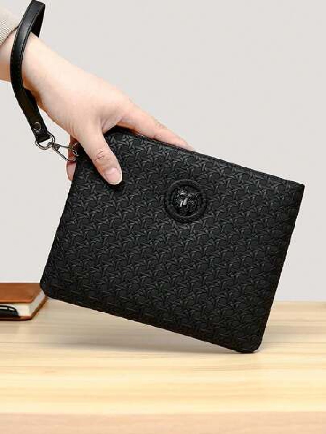Men Single PU Embossed Clutch Wrist Bag Clutch Bag Hand Bag Wristlet Bag Purses Travel Work Summer Holiday Bag Multi Functional For Commute Undergraduates University Stylish Practical Portable Handbag