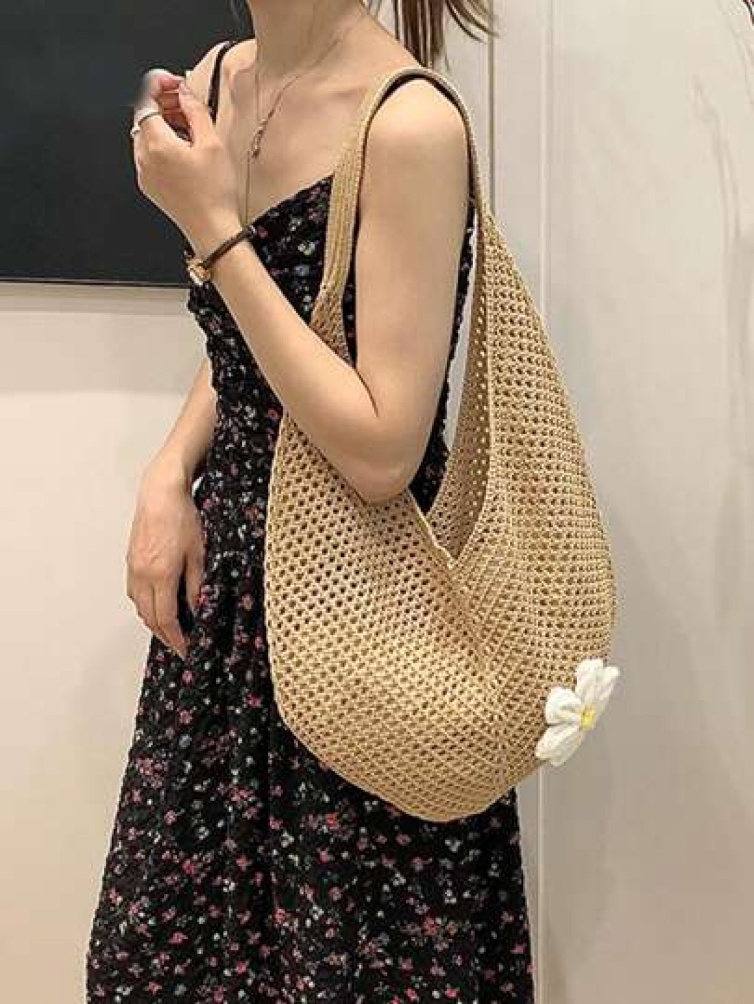 Hollow Out Weave Straw Bag Bohemian Beach Handbag Hollow Tote Bag Large Capacity Shopping Beach Bag Fashion Hollow Out Weave Straw Bag Beach Handbag Bohemian Style Beach Bag Slouchy Style Large Capaci