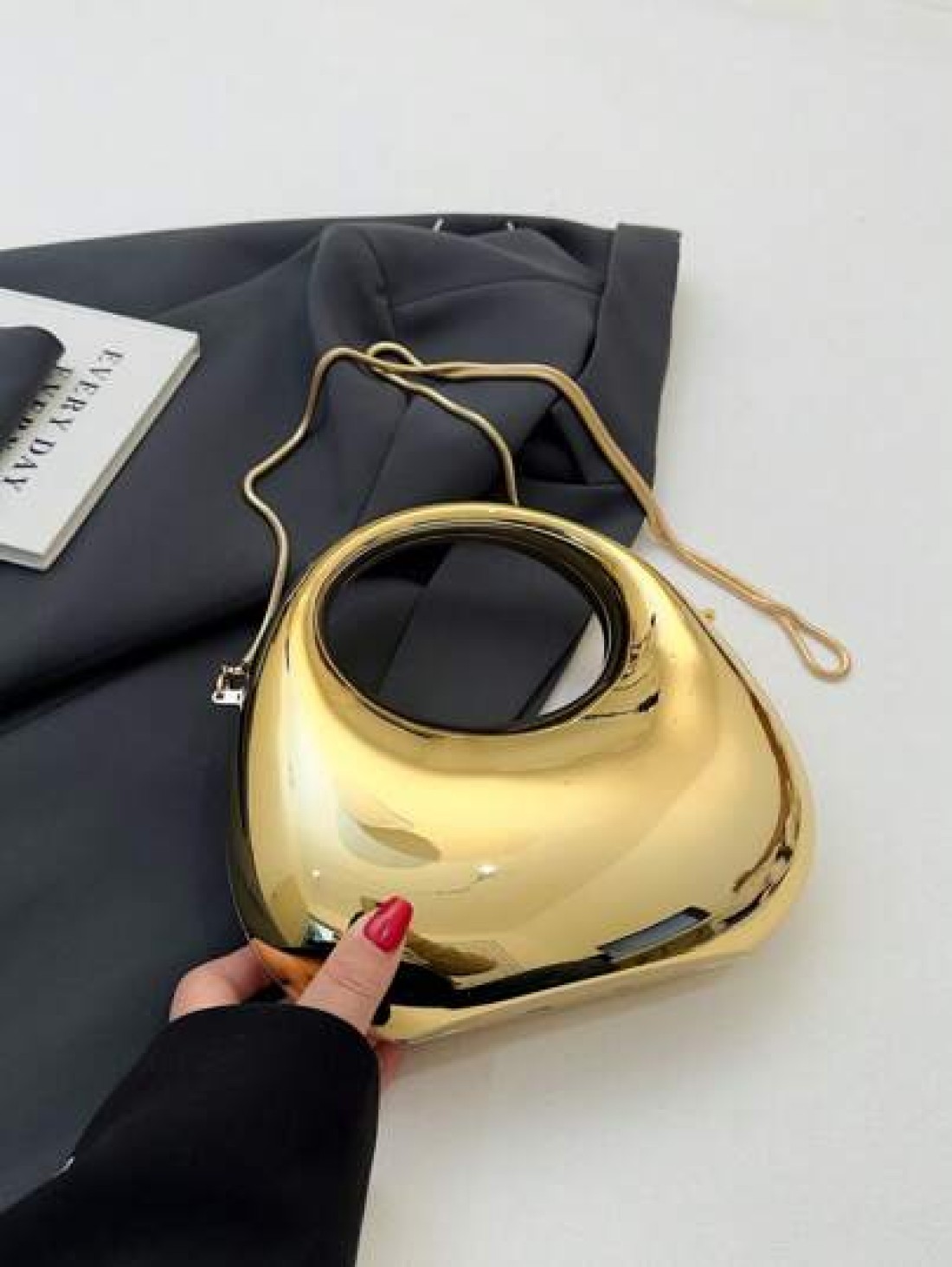 1pc New Arrival Golden Acrylic Clutch Bag Fashionable Personalized Handbag For Evening Party With Light Silver Color Moon Shaped Glittering Surface Detachable Metallic Chain Strap For Crossbody Wearin