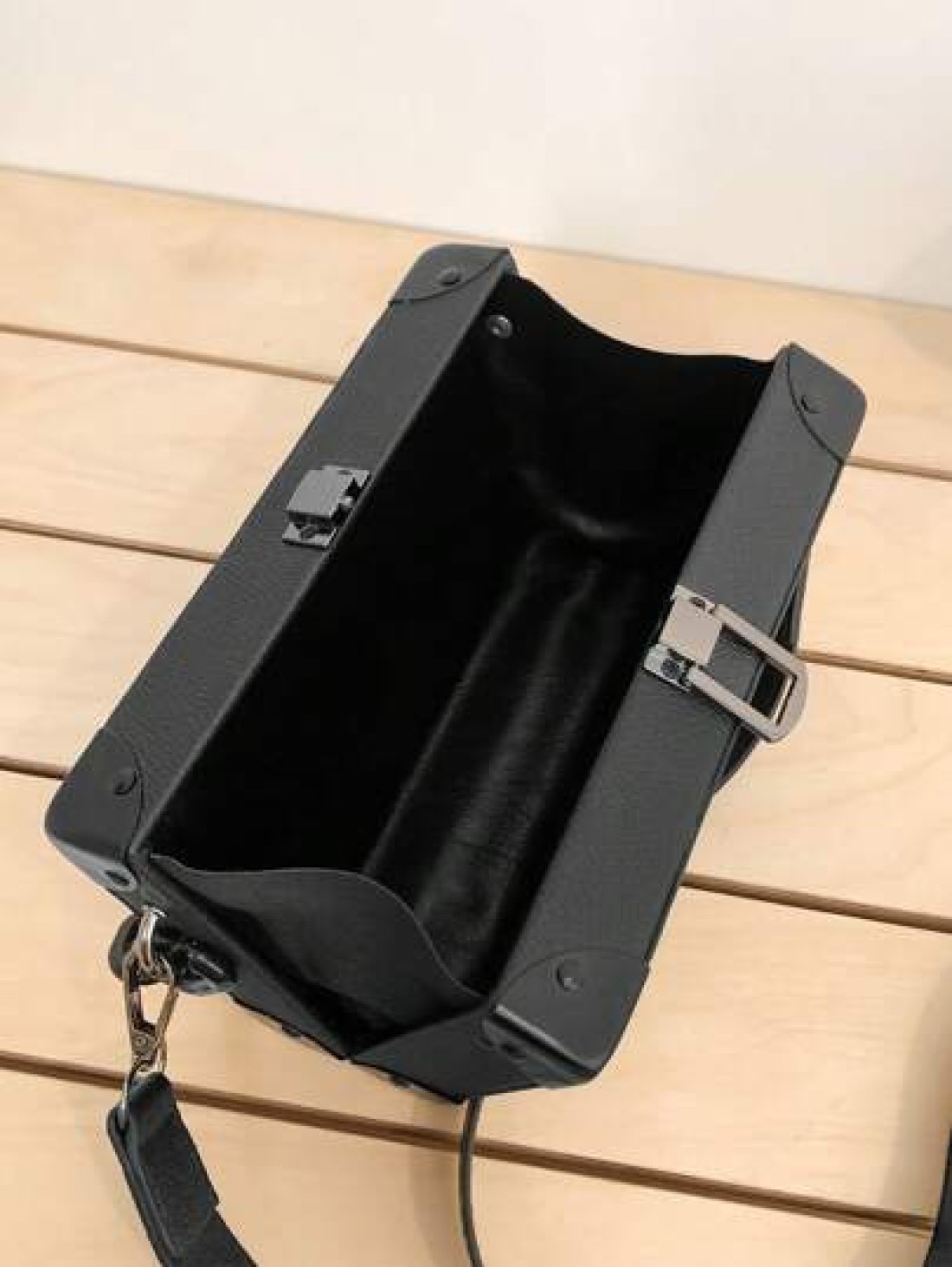 1pc Crossbody Bag Shoulder Bag Apricot Black Brown Elevated Style Sling Vacation School Summer Waterproof Mini Carry On PU Leather Black Personalized Gifts Boyfriend College Bag Freshman Vintage Trave