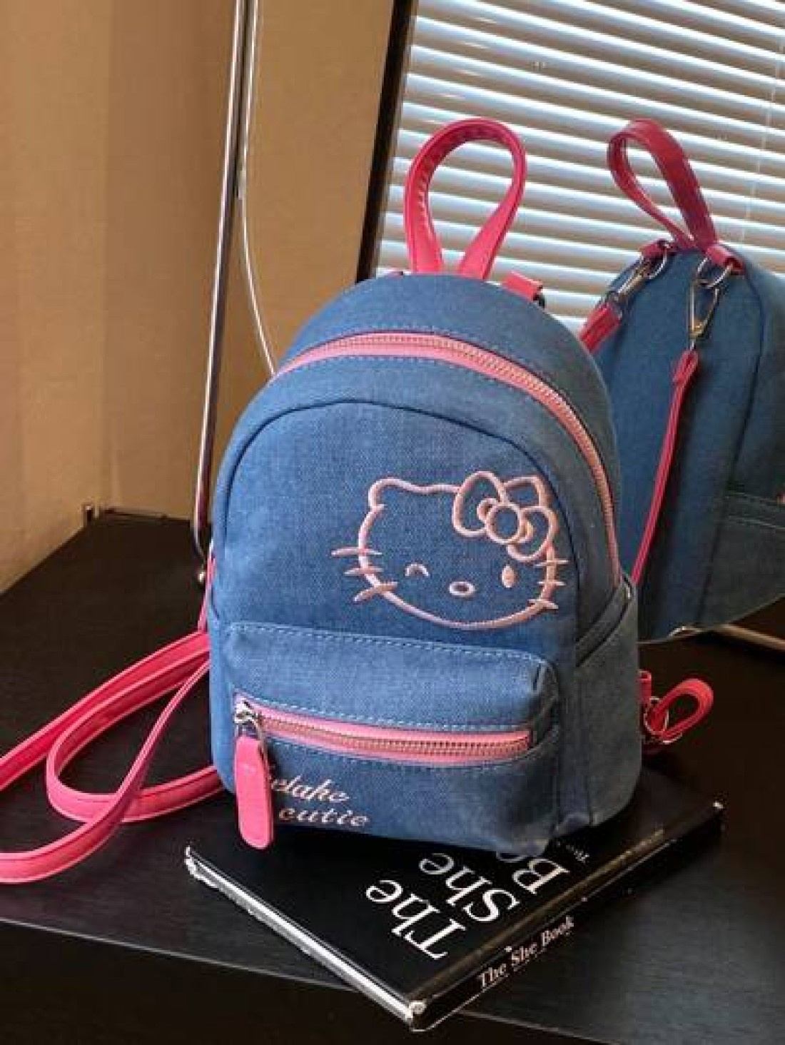 Sanrio 2025 New Niche Design Sense Of Shoulder Bag Kitty Cat Embroidery Girl Heart Cute Shoulder Bag Fashionable And Versatile Large Capacity Summer Niche Sweet Sister Senior Sense Of Bag