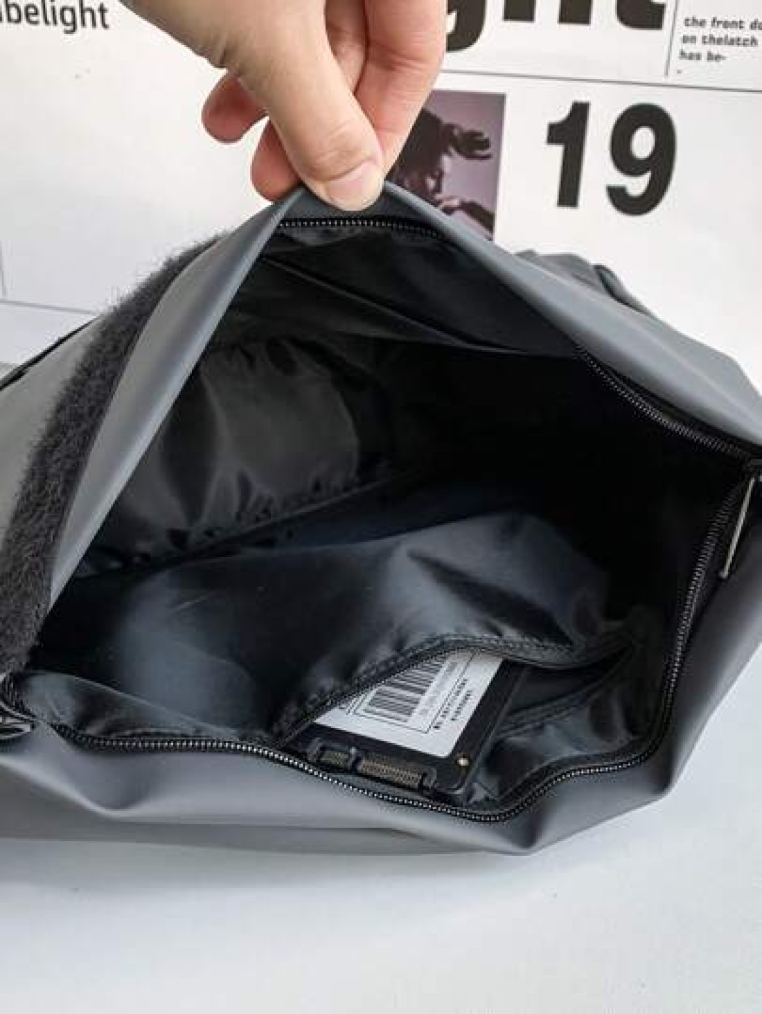 Fabric Material Large Capacity Casual Vacation Graffiti Chain Shoulder Bag For Men Punk Style Casual Bag With Pendant