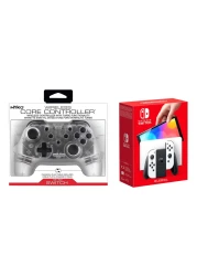 نينتندو سويتش موديل أو إل إي دي مع ذراع التحكم جوي-كون باللون الأبيض، مع وحدة تحكم لاسلكية نايكو كور الشفافة لجهاز نينتندو سويتش.