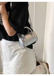 حقيبة كتف صغيرة مطبوع عليها حروف للبنات