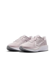 Nike حذاء رياضي نسائي من WMNSNIKEQUEST6