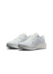 Nike حذاء رياضي نسائي من WMNSNIKEQUEST6