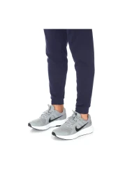 Nike حذاء رياضي كاجوال للرجال باللون الرمادي من Run Swift 2