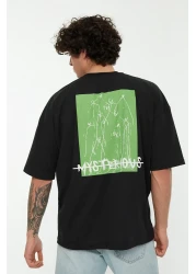 Trendyol Collection تي شيرت قطني أسود كبير الحجم - مطبوع من الخلف TMNSS22TS0913