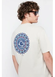 Trendyol Collection تي شيرت قطني واسع القطع مطبوع باللون البيج - TMNSS22TS1632