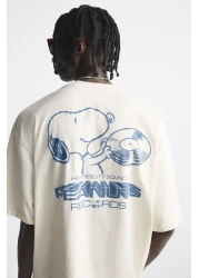 The Champ Clothing تي شيرت رجالي أبيض كبير الحجم مطبوع عليه سجلات Peanuts برقبة دائرية