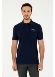 U.S. Polo Assn. تي شيرت رجالي ذو قصة عادية وياقة بولو باللون الأزرق الداكن 50288504 -vr033