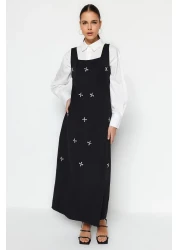 Trendyol Modest فستان جيليه منسوج بياقة مربعة ومزين بالأحجار السوداء TCTSS23EB00157