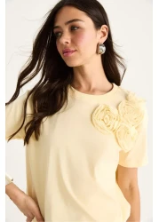 Bianco Lucci Women's Regular Crew Neck T-Shirt with Floral Accessories 60602030